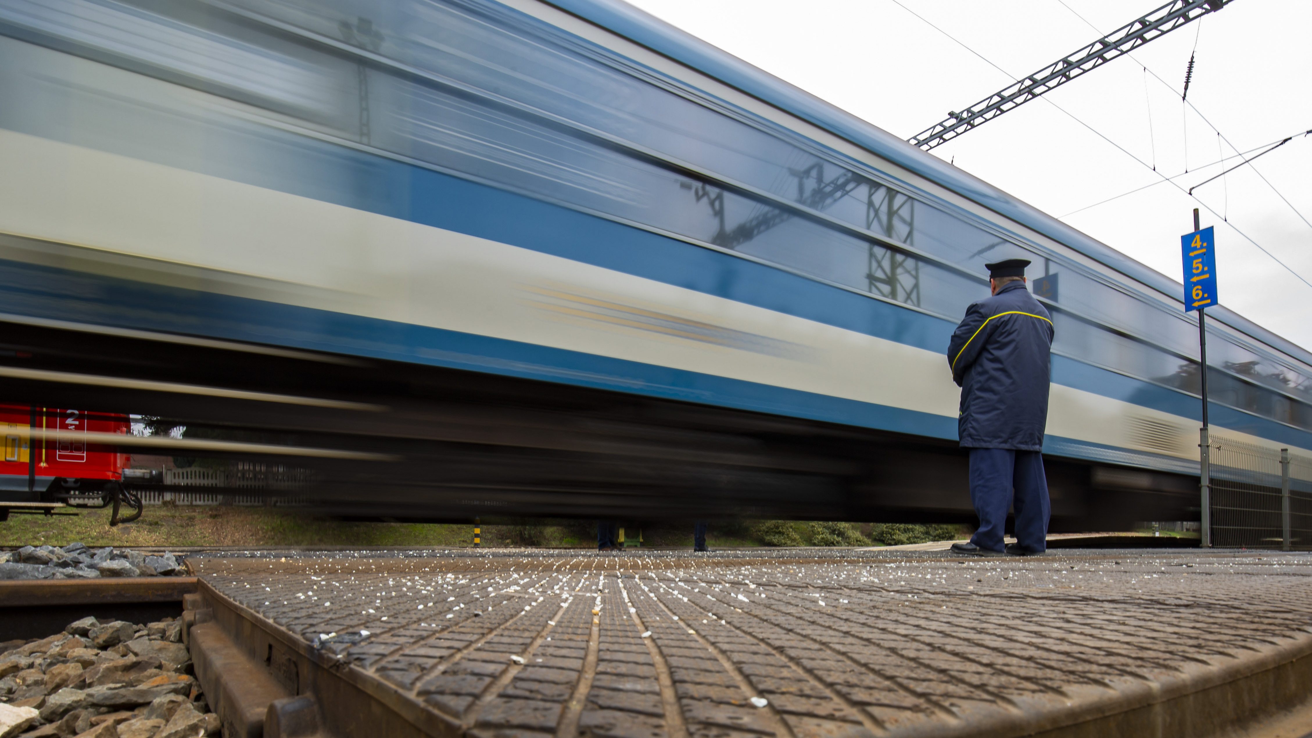 Halálra gázolt egy fiatal férfit az InterCity Gárdonynál