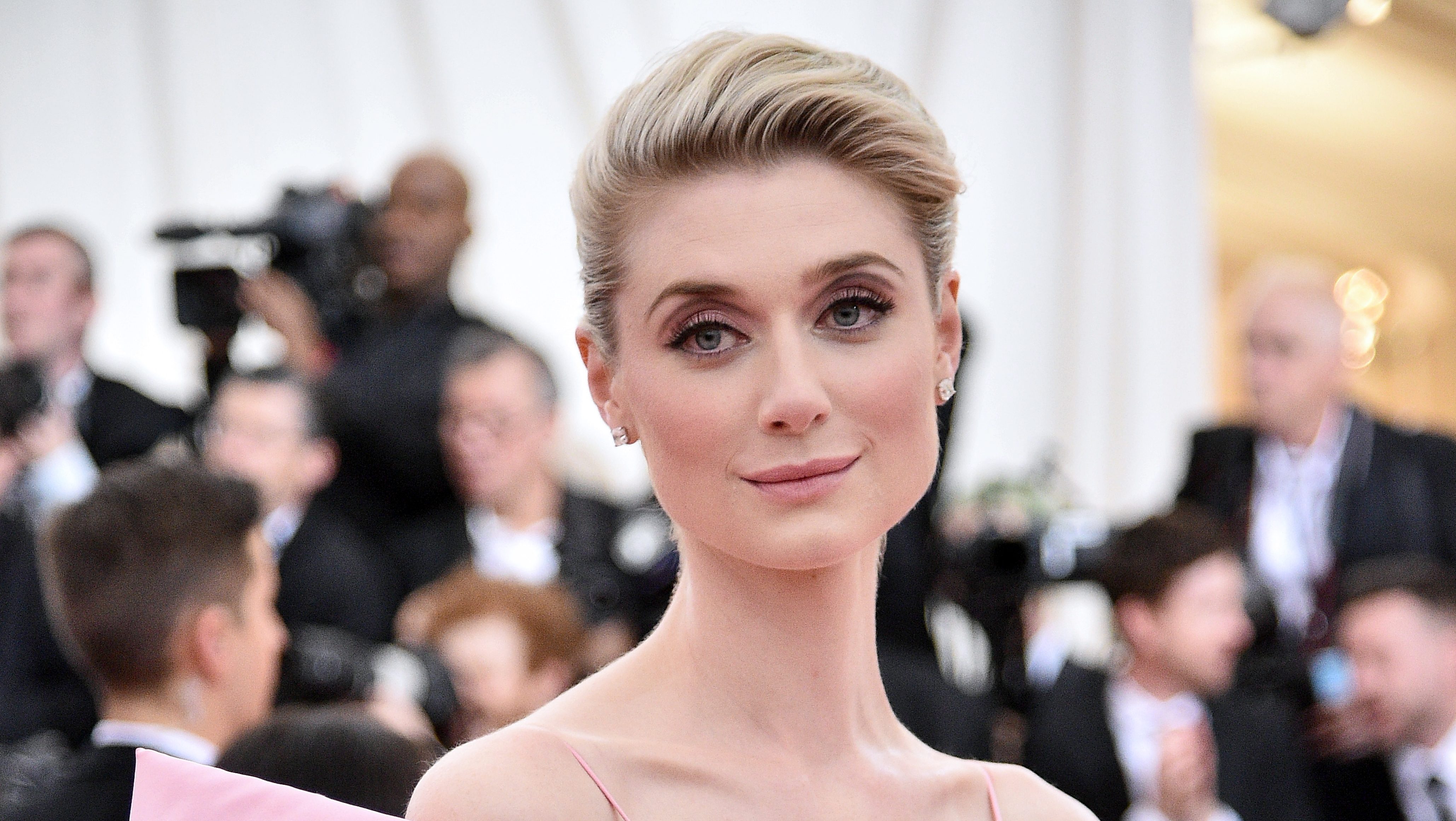 Így néz majd ki Diana hercegnéként Elizabeth Debicki A korona új évadában