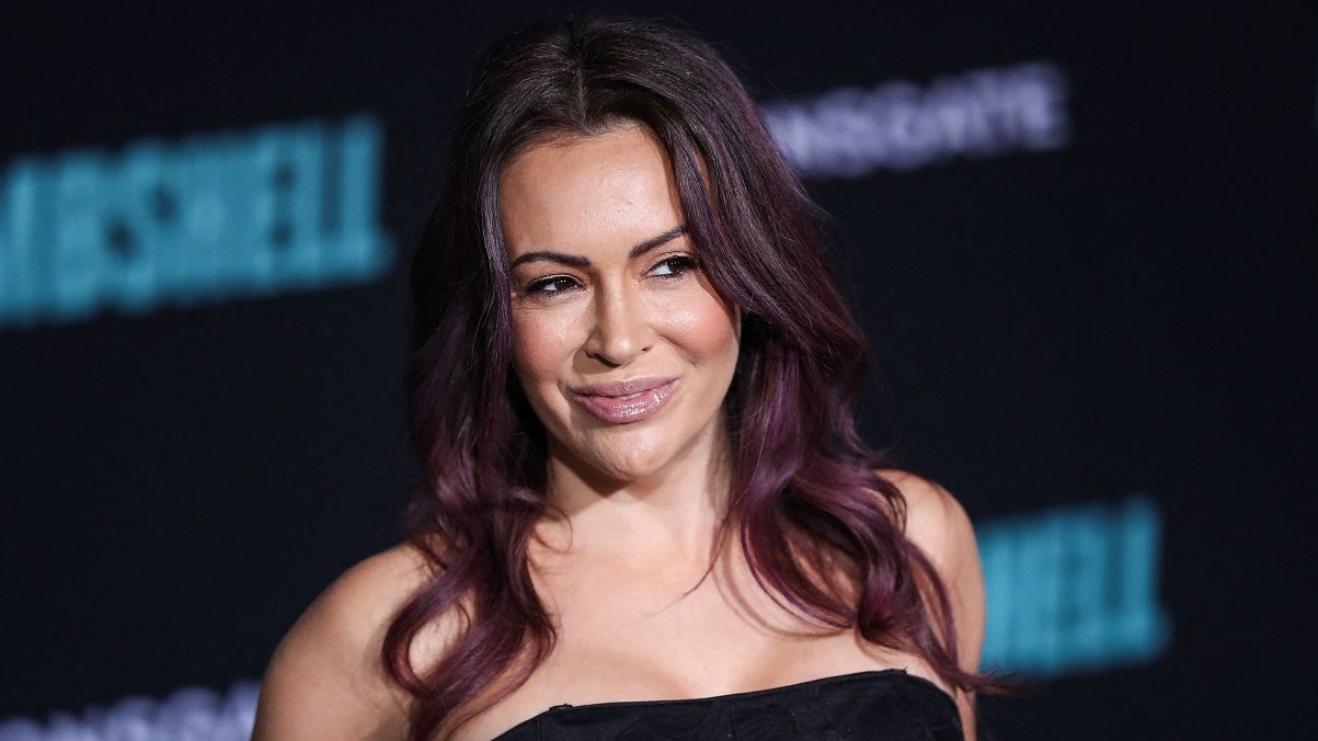 Alyssa Milano autóbalesetet szenvedett, miután az autót vezető nagybátyja eszméletét vesztette