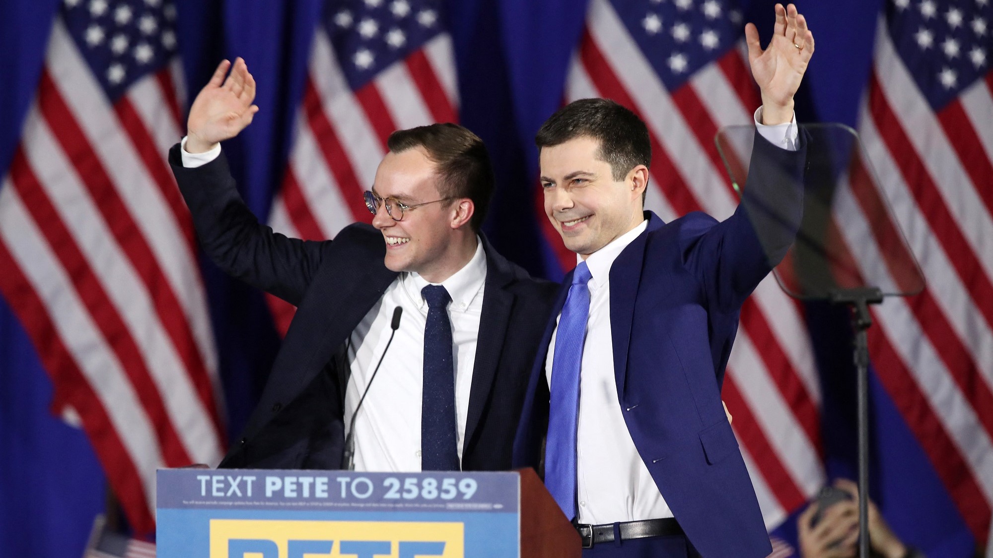 Gyereket fogad örökbe Pete Buttigieg, az első meleg amerikai miniszter, és férje