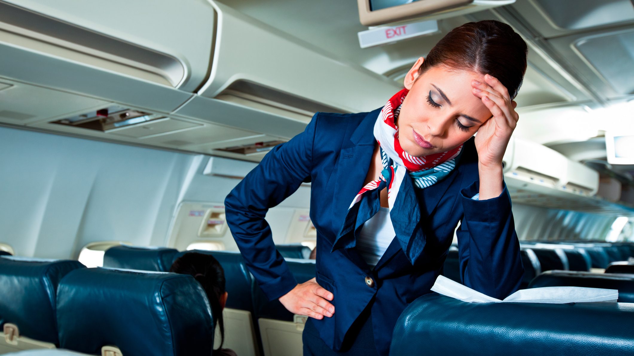 Ne ragasszák az üléshez az utasokat – figyelmeztette a légitársaság az utaskísérőket