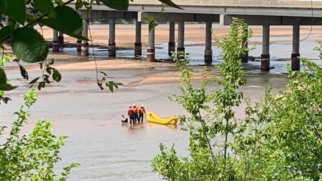 Holttesthez vonultak ki a hatóságok egy oklahomai folyópartra, de az közölte, hogy semmi baja