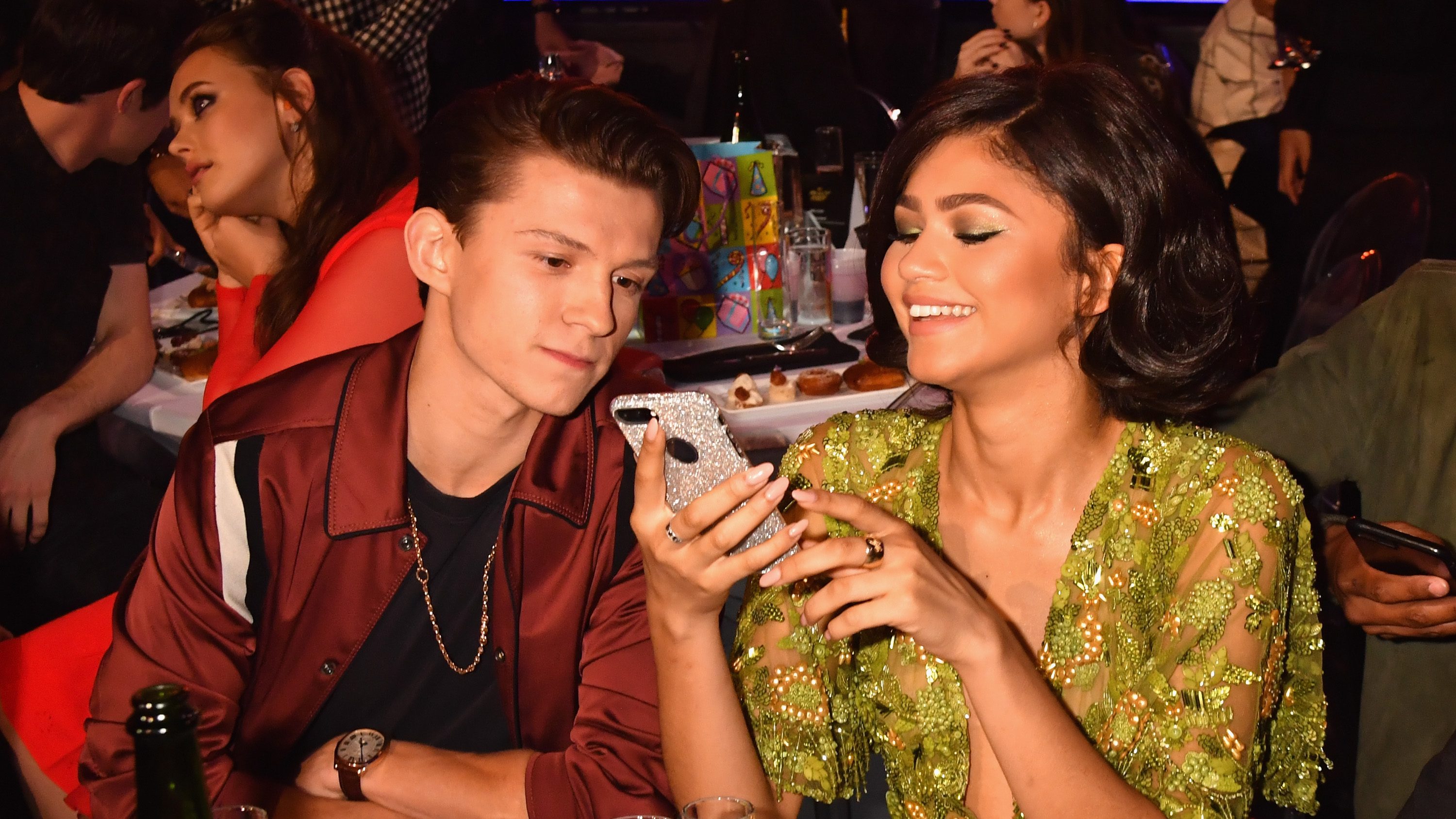 Tom Holland és Zendaya együtt mentek esküvőre, követőik szerint biztos, hogy járnak