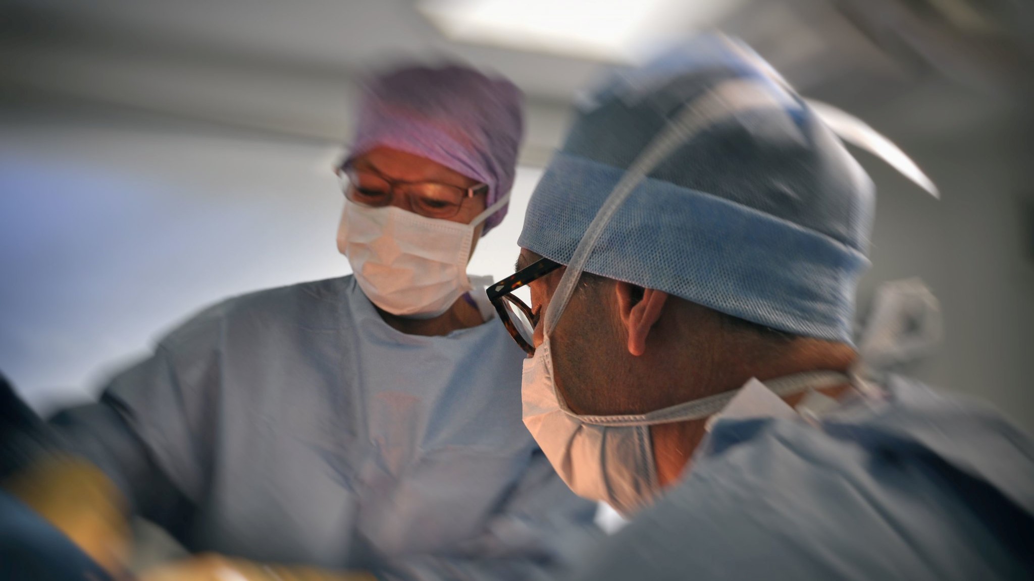 A vírusidőszakban megszokottá vált online videóhívások miatt egyre többen fordulnak plasztikai sebészhez