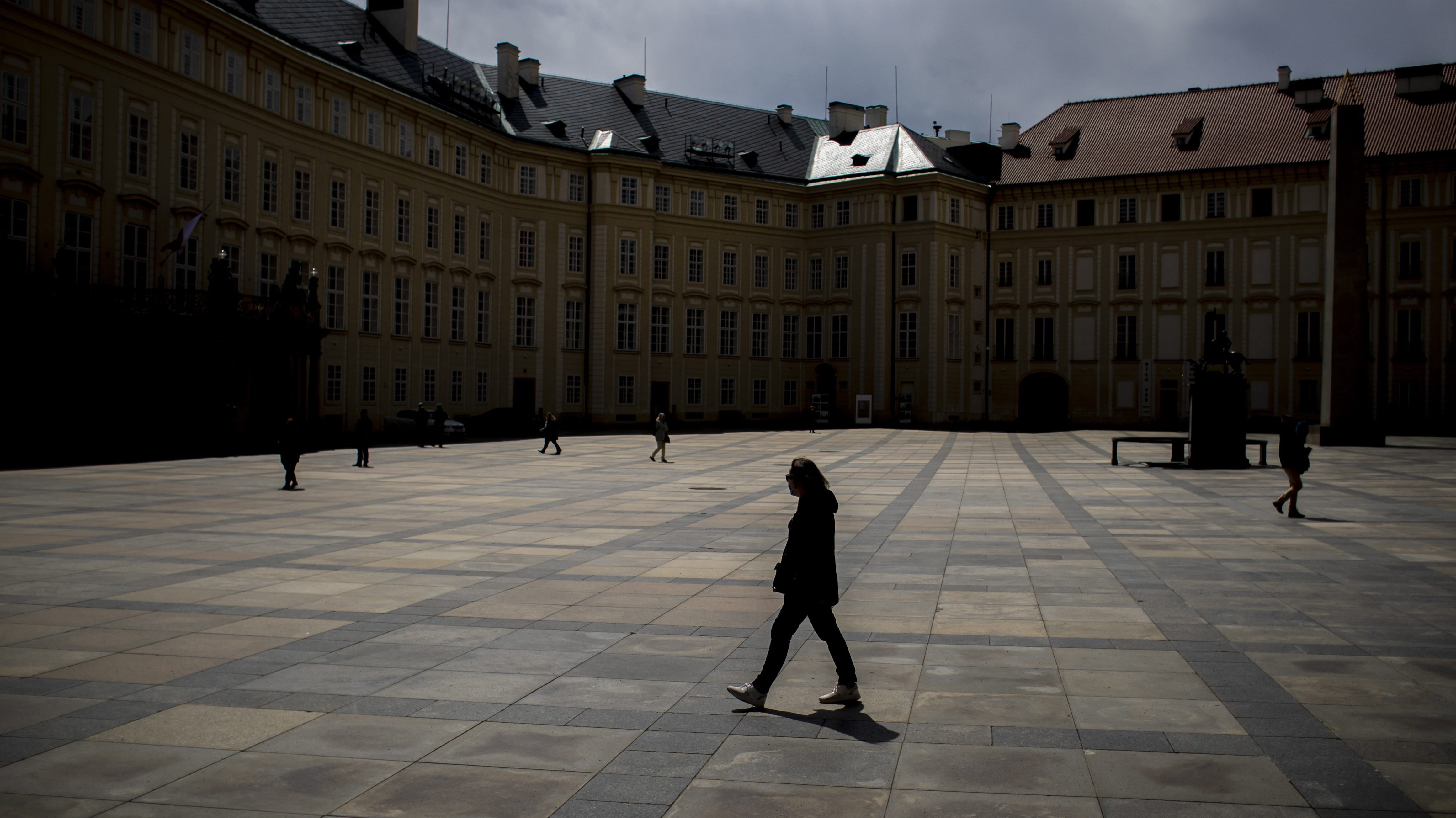 Csehországban úgy számolnak, hogy a negyedik hullám miatt nem kell bezárni az üzleteket