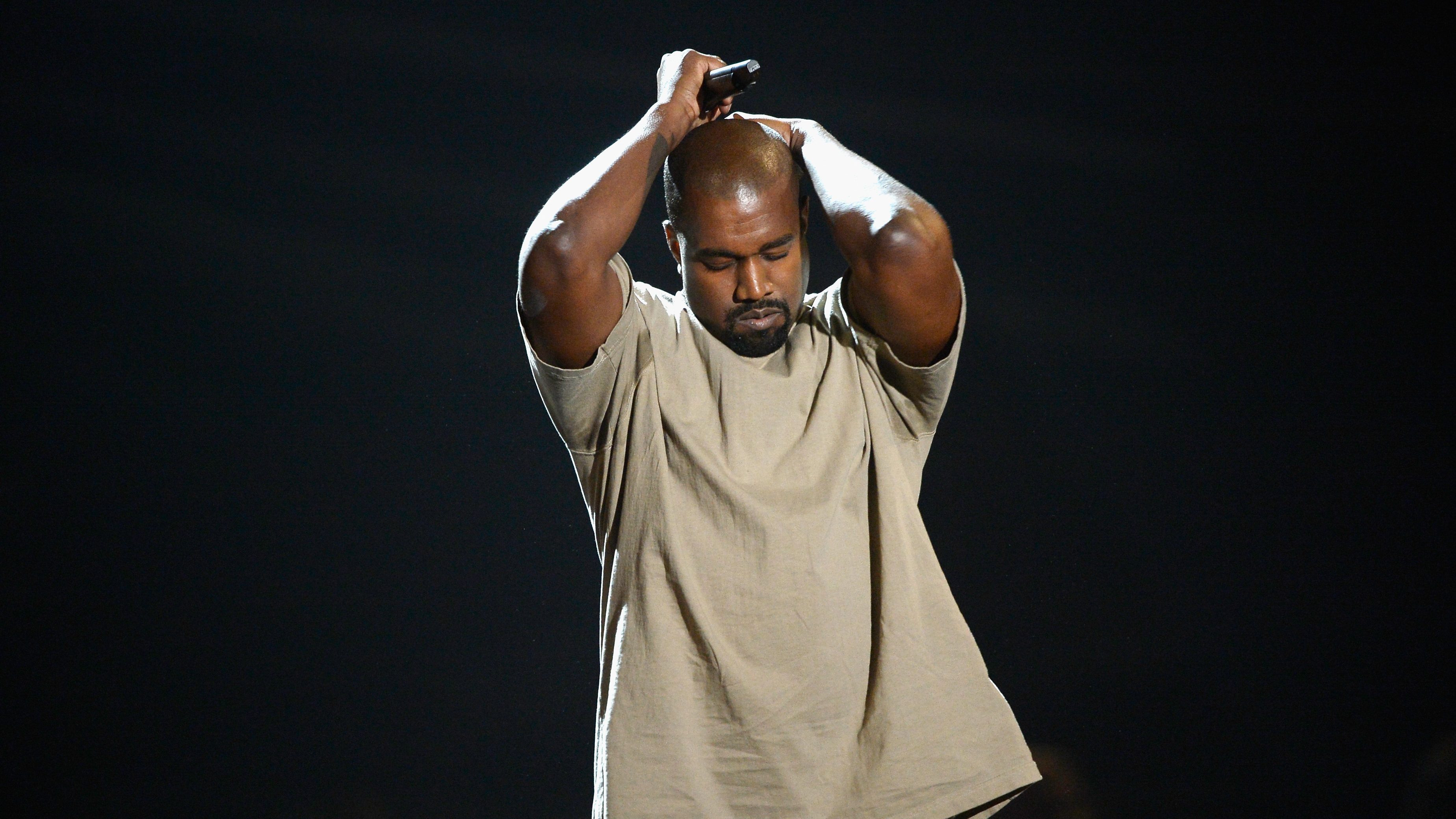 Kanye West szerint az engedélye nélkül jelent meg az új albuma
