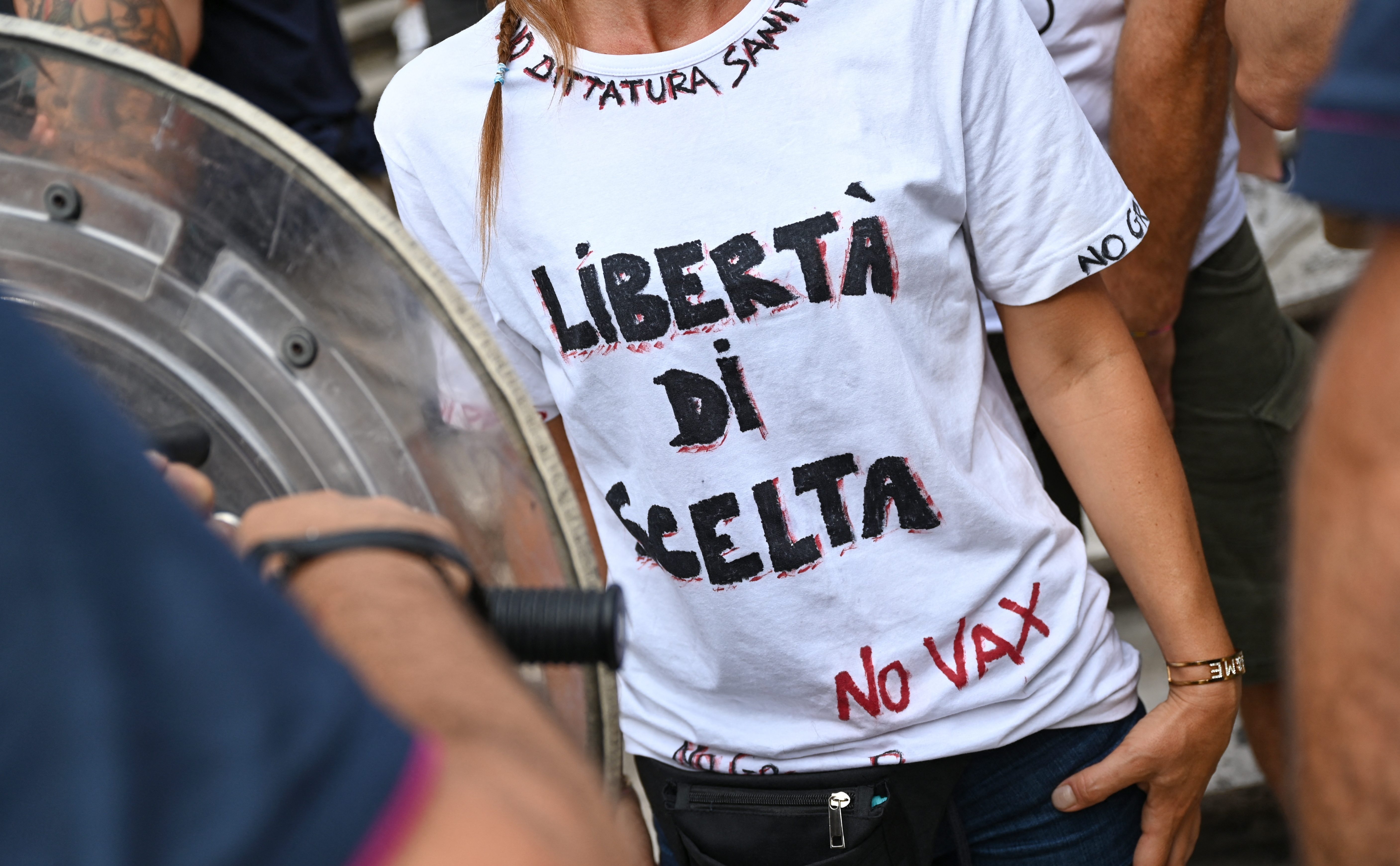 Biztonsági készültség lépett életbe olasz pályaudvarokon oltásellenes csoportok miatt