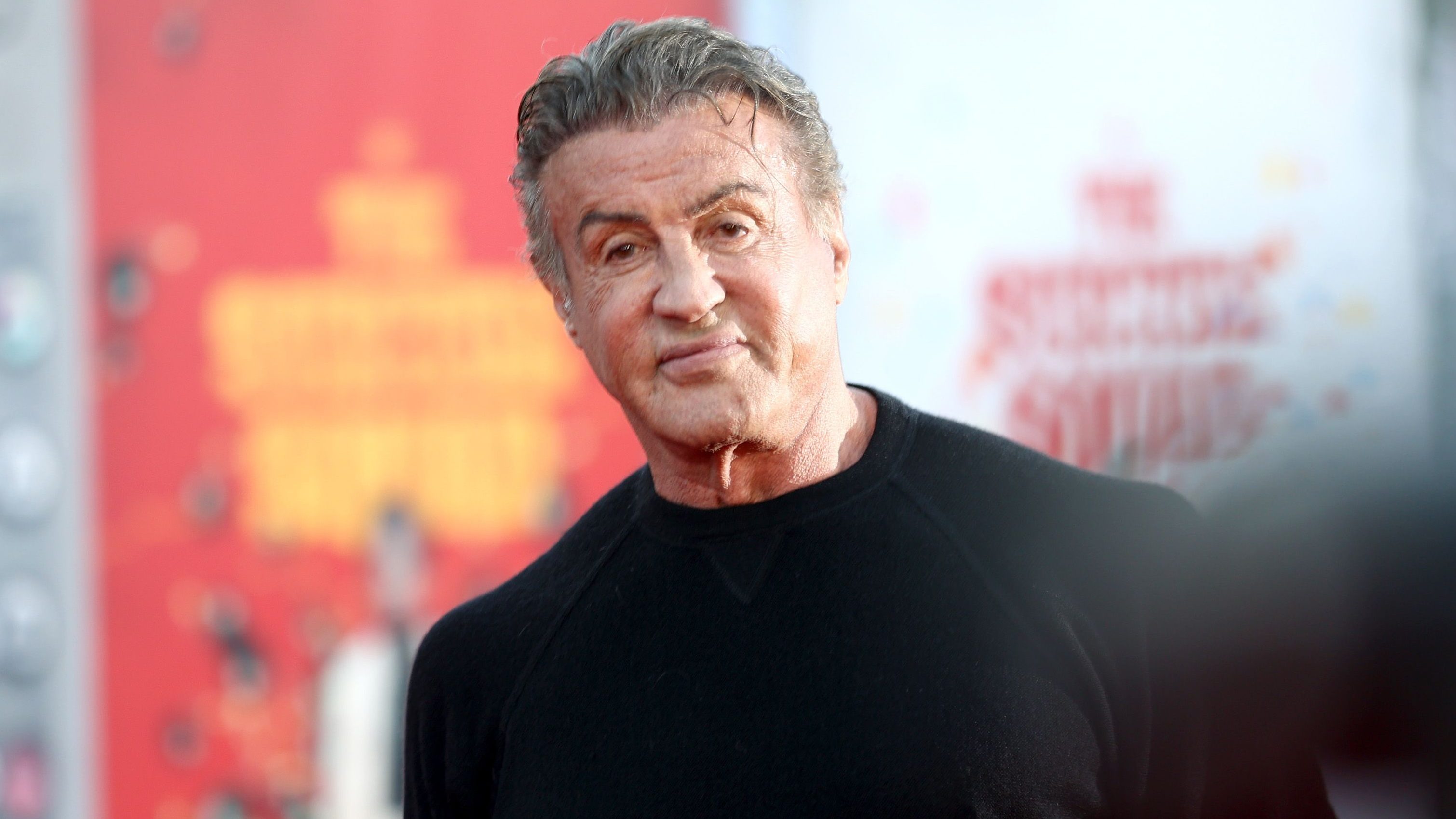 Sylvester Stallone elautózott a kis lakáshoz, ahol megírta a Rocky forgatókönyvét