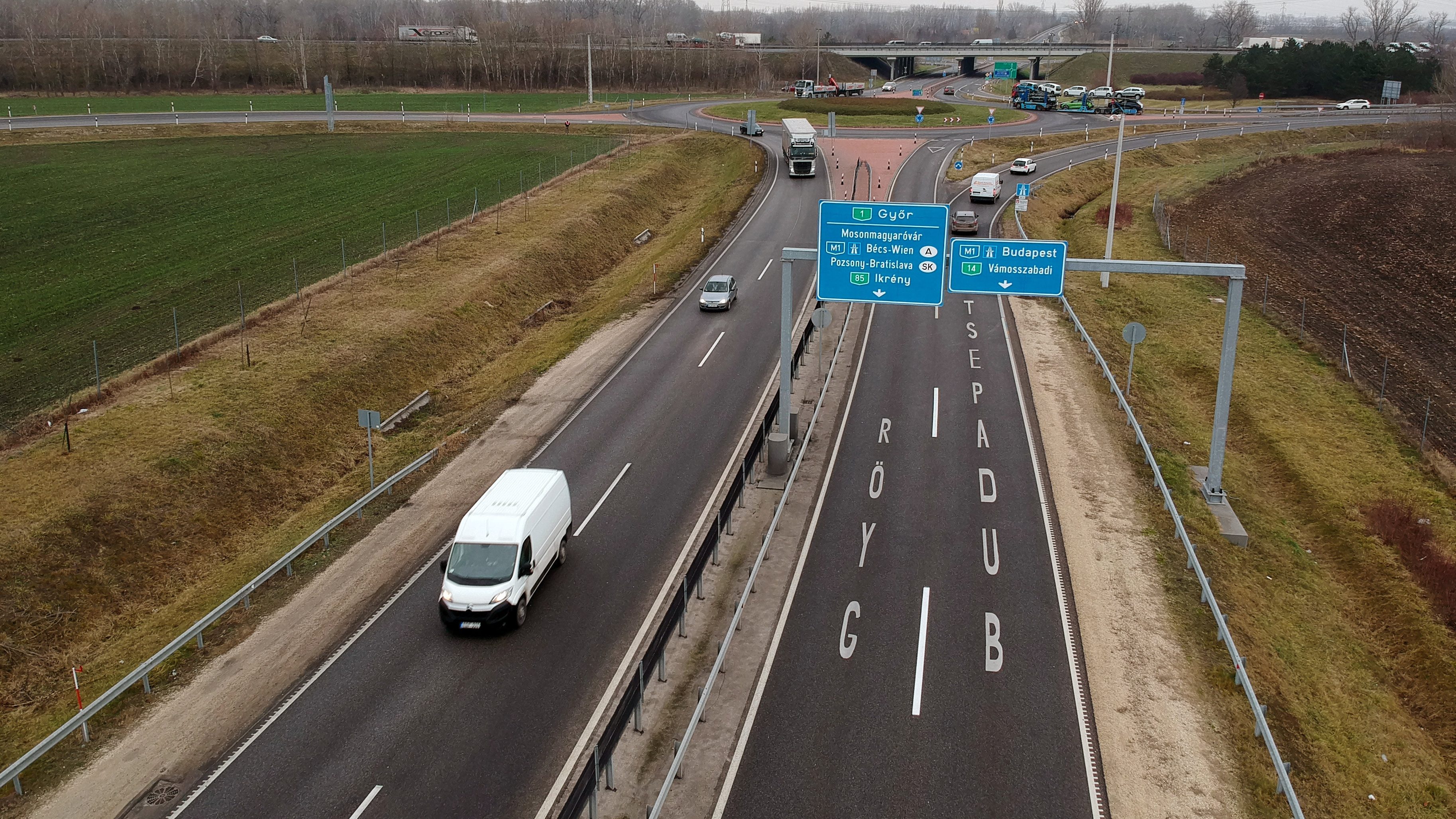 A következő két hétben forgalomkorlátozás lesz az M1-esen