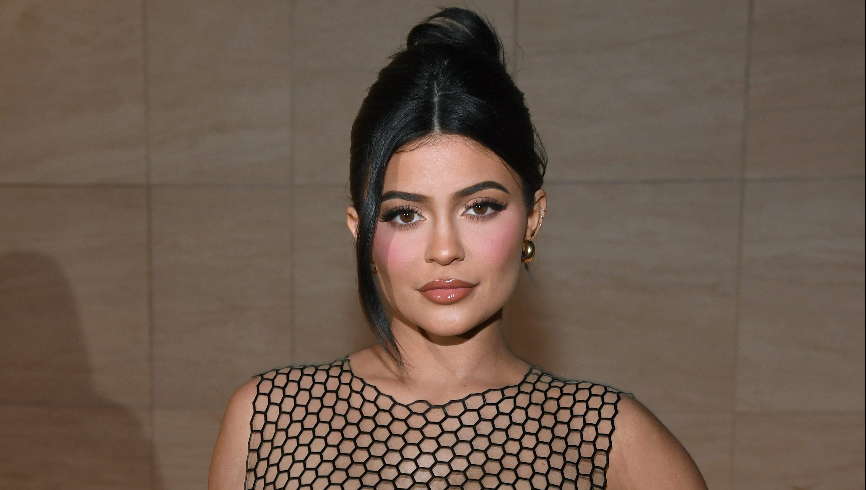 Kylie Jenner második gyerekével terhes