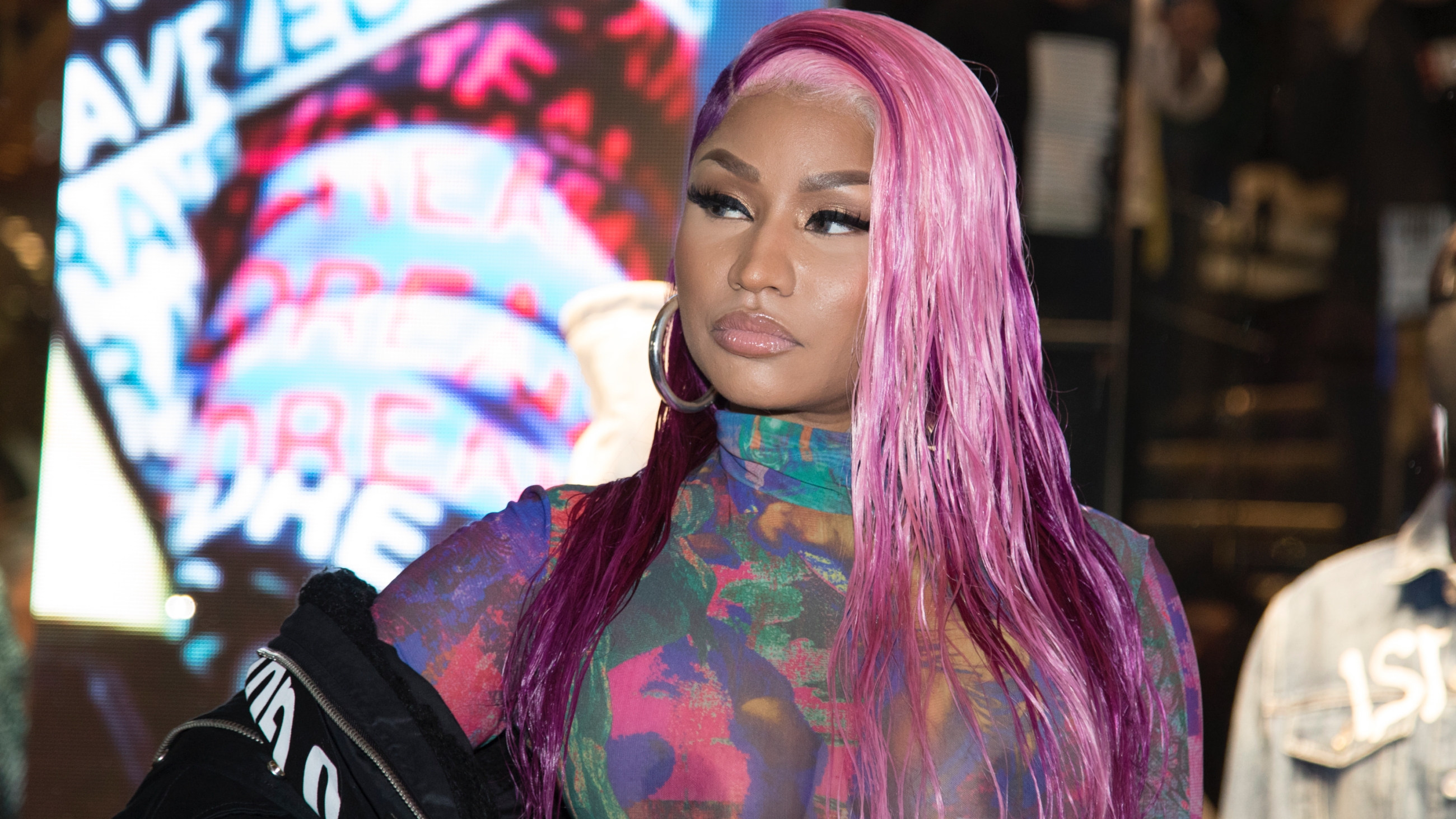 Nicki Minaj inkább kihagyta a Met-gálát, de nem akarja magát beoltatni