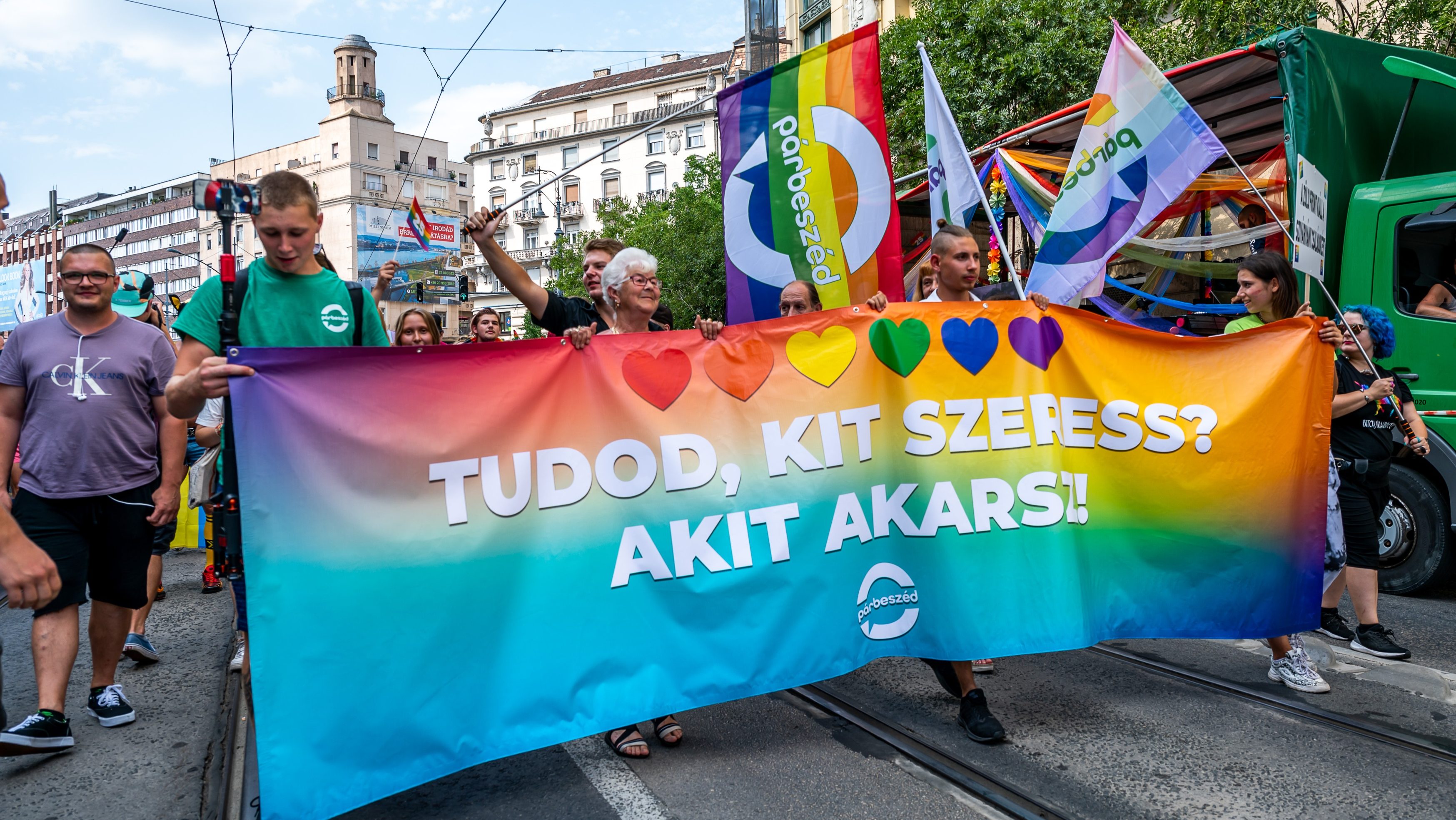 EP-állásfoglalás: Európában el kell ismerni az azonos neműek házasságát és élettársi kapcsolatát