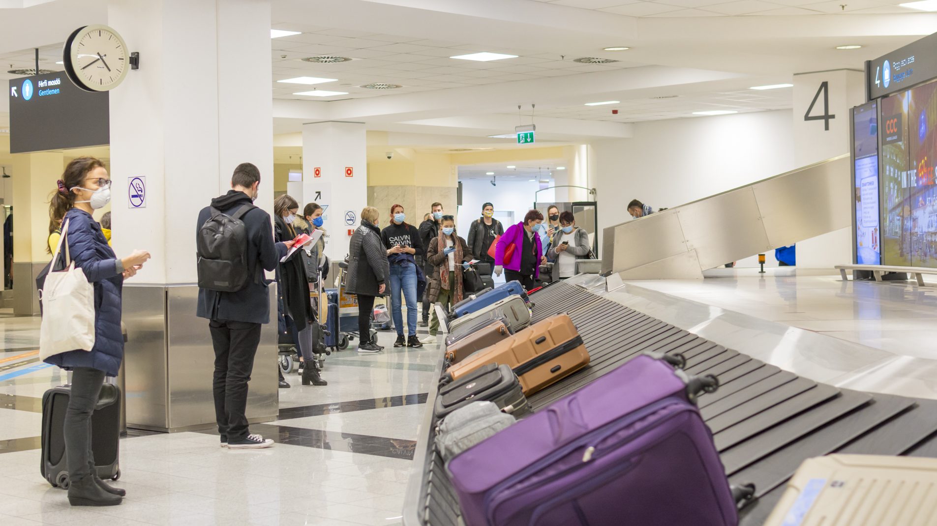 Ezernél is több szivart foglaltak le egy kubai férfitől a budapesti reptéren