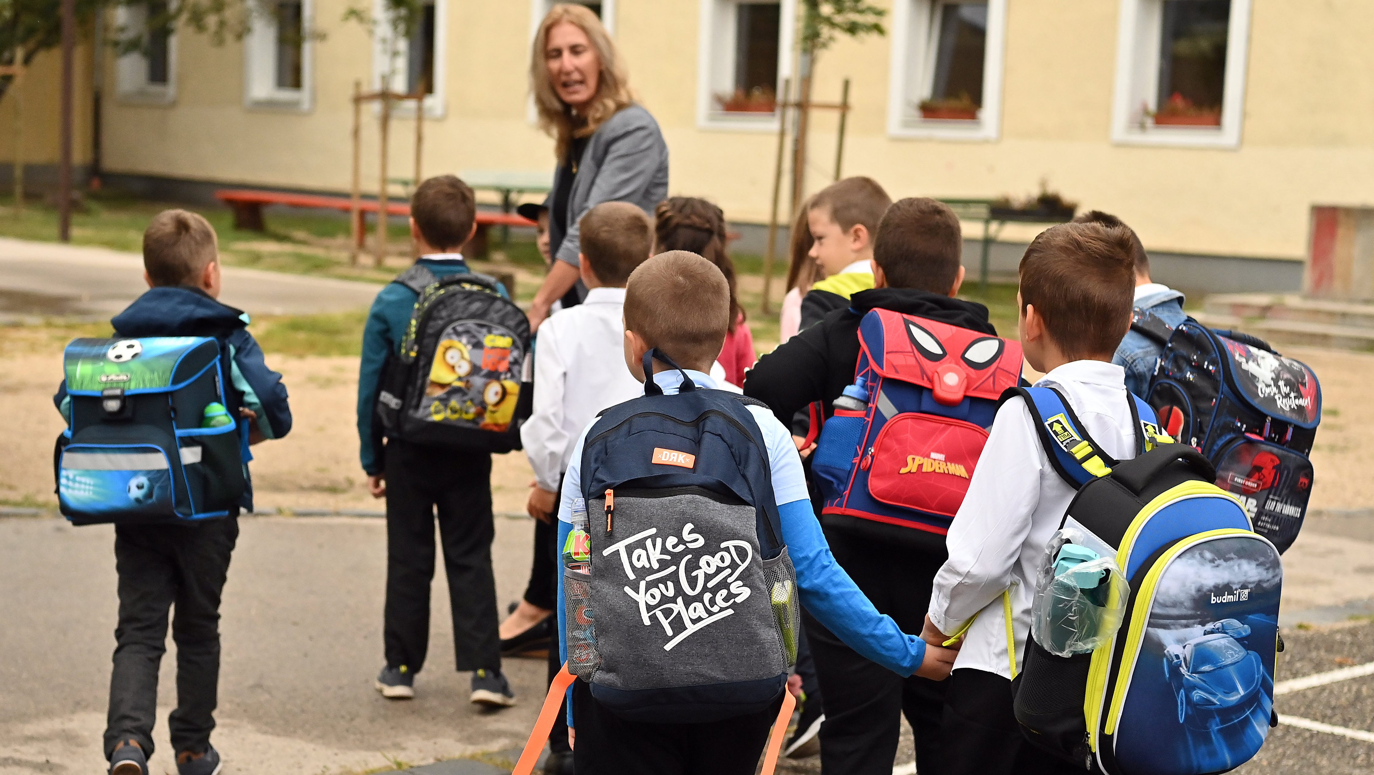 Úgy derült ki, hogy sok fertőzött van az iskolában, hogy a szülők teszteltették a gyerekeket