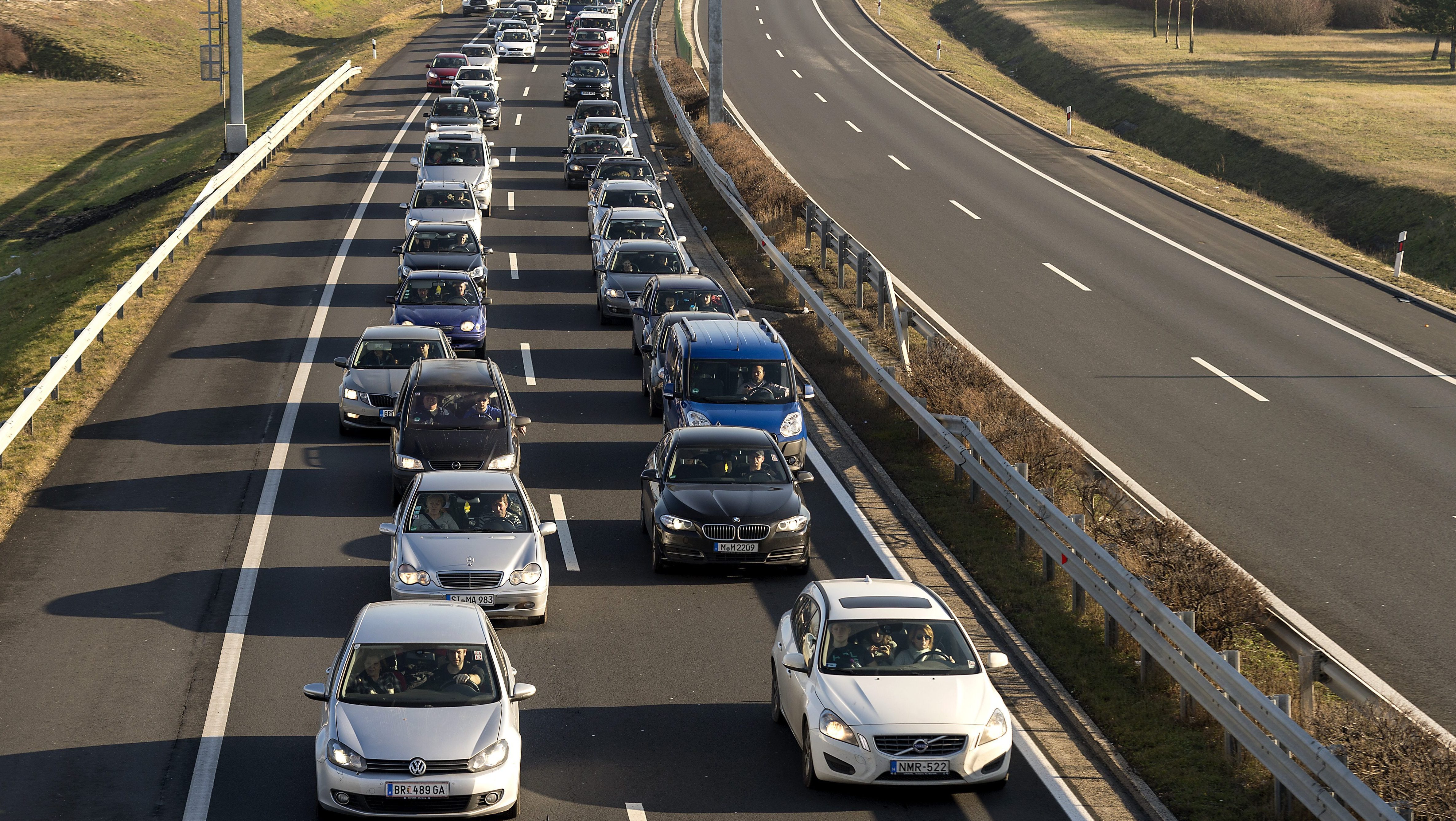 Dugó az M0-son több helyen, az M1-esen és az M3-ason is