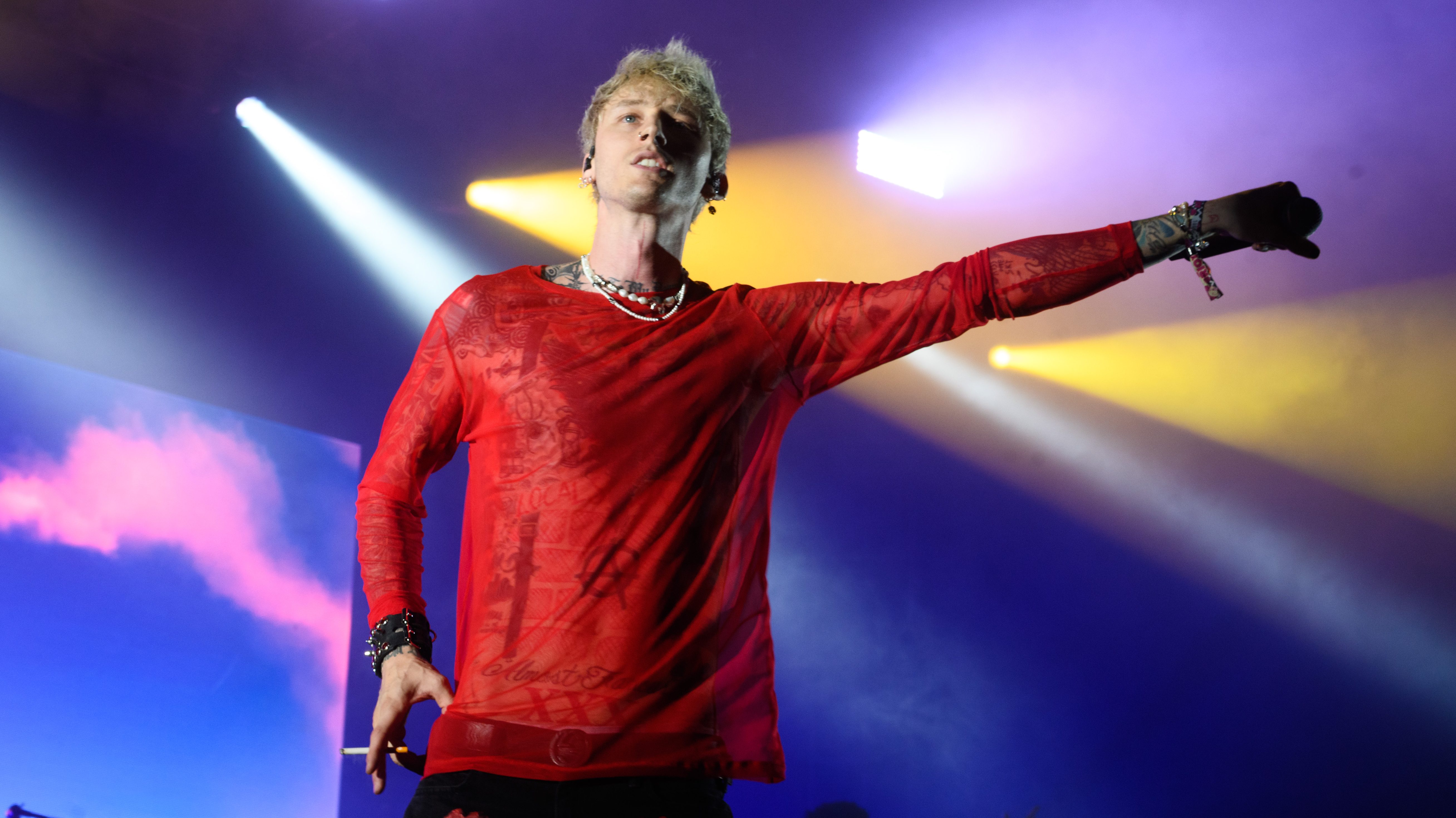 Machine Gun Kelly szerint gáz a Slipknot, akik „50 évesen még mindig maszkokban bohóckodnak”