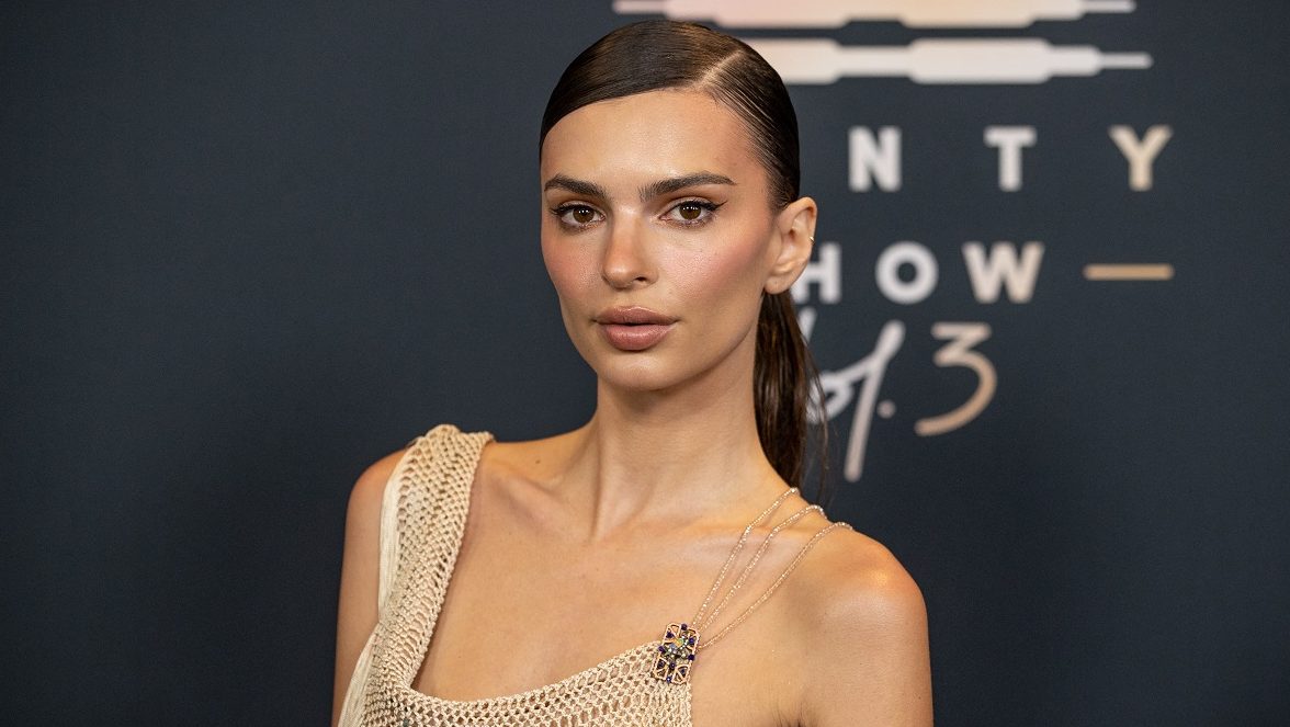 Emily Ratajkowski szerint Robin Thicke megtapogatta a mellét a Blurred Lines-klip forgatása alatt