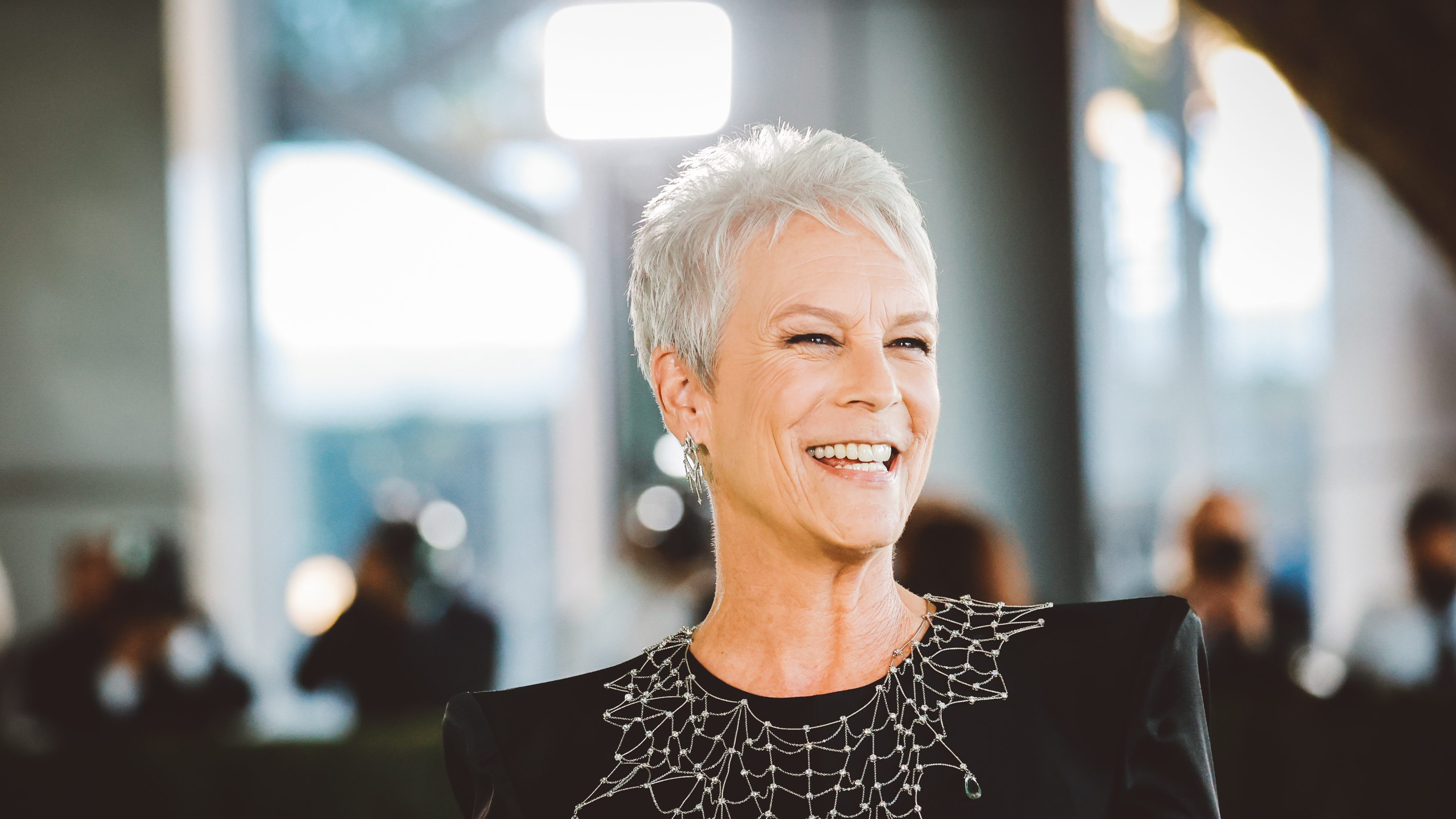 Jamie Lee Curtis szerint a szépészeti beavatkozás fiataloknak olyan, mint láncfűrészt adni egy baba kezébe