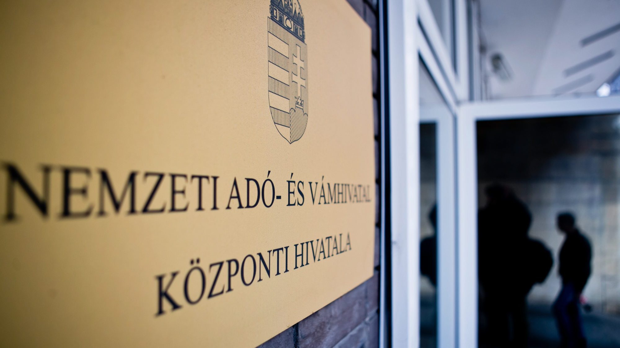 Adótartozás mellett is teljes összegű lehet a gyerekesek adó-visszatérítése – ha február 15-ig utal a NAV