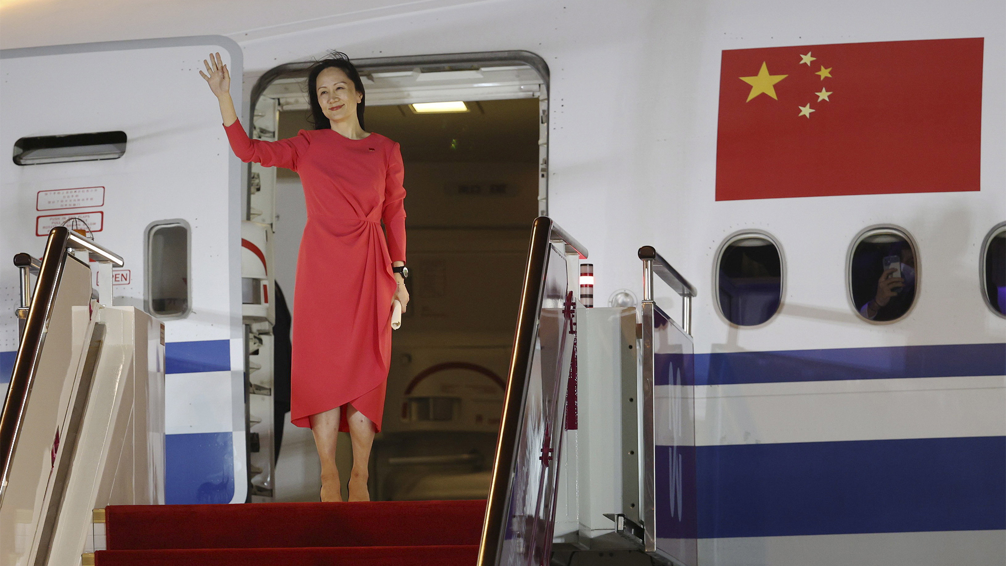 Az amerikai-kínai játszma húzódik a Huawei-vezető hazatérése mögött