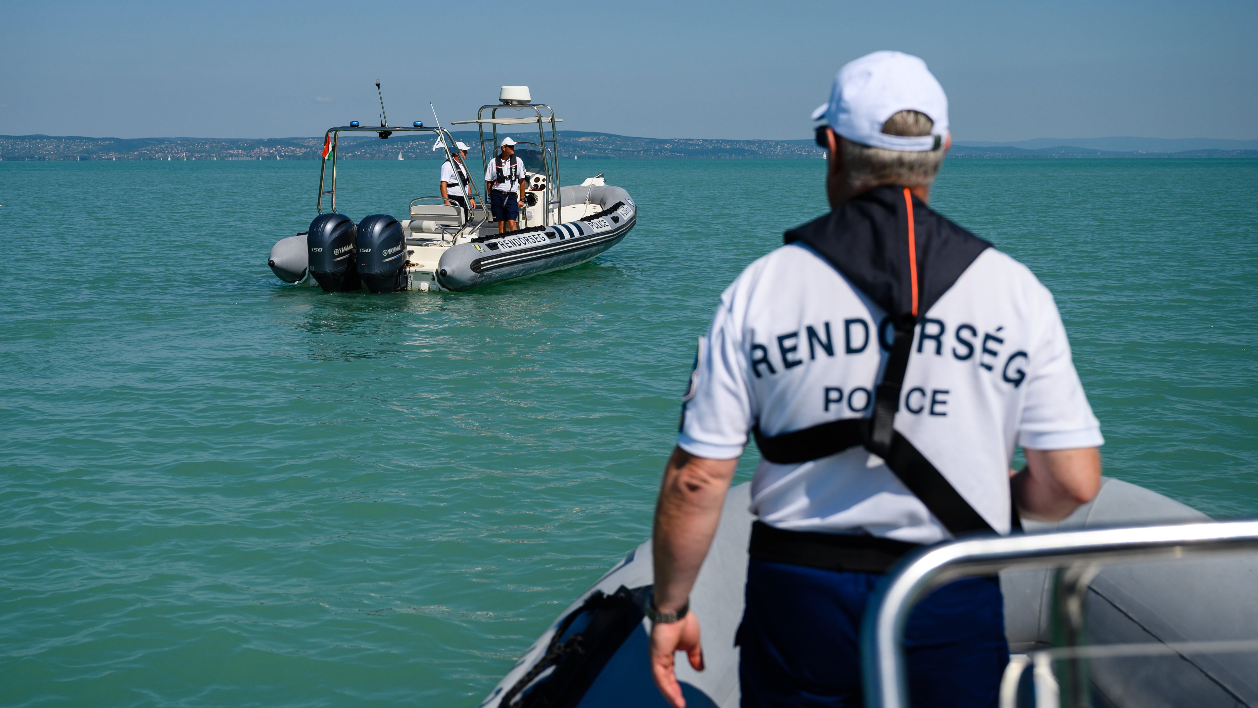 Tizenegy embert mentettek ki a Balatonból szombaton