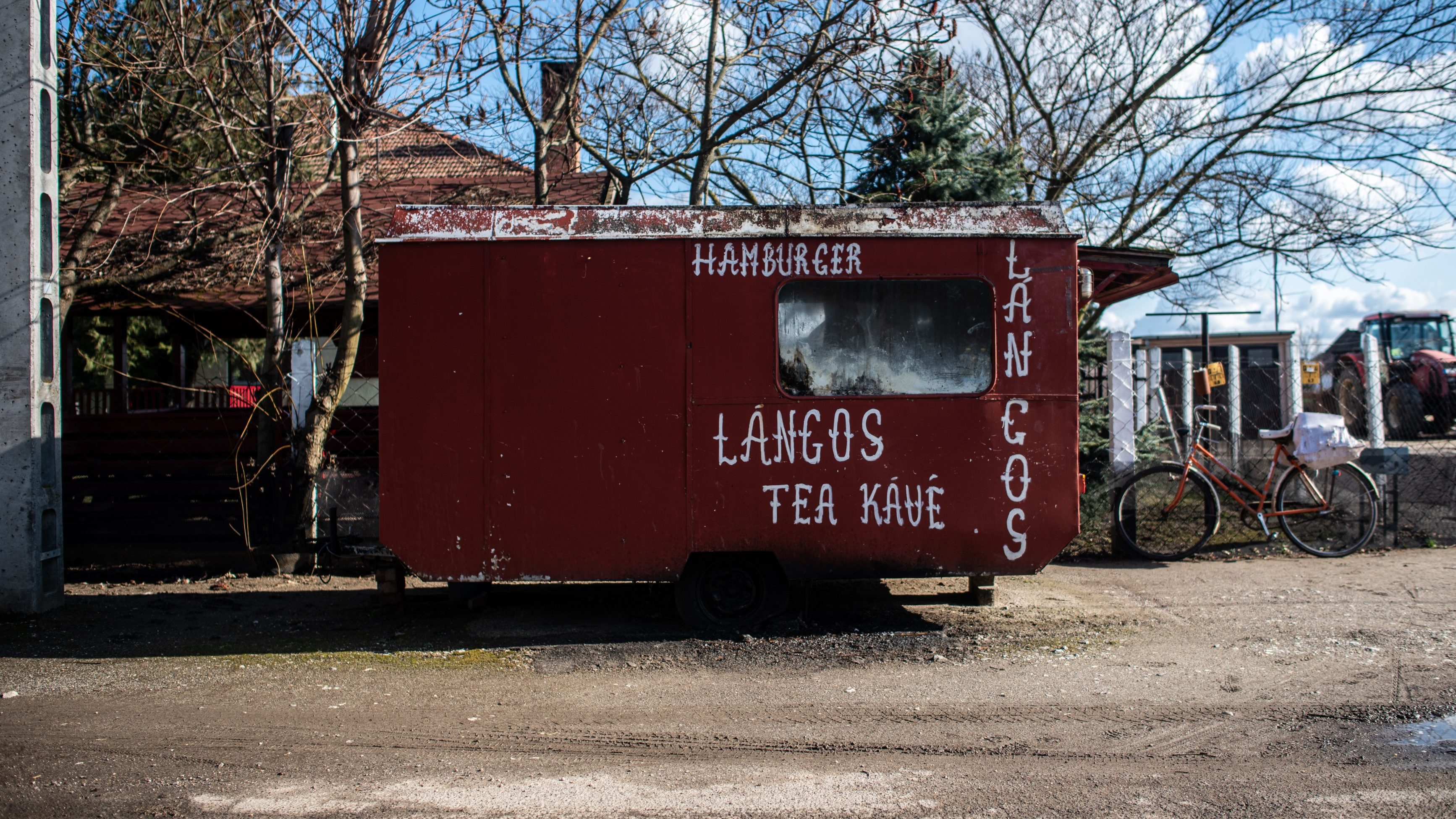 Már a lángossütéshez is szakképesítés kell, bajba kerülhet a vendéglátósok nagy része