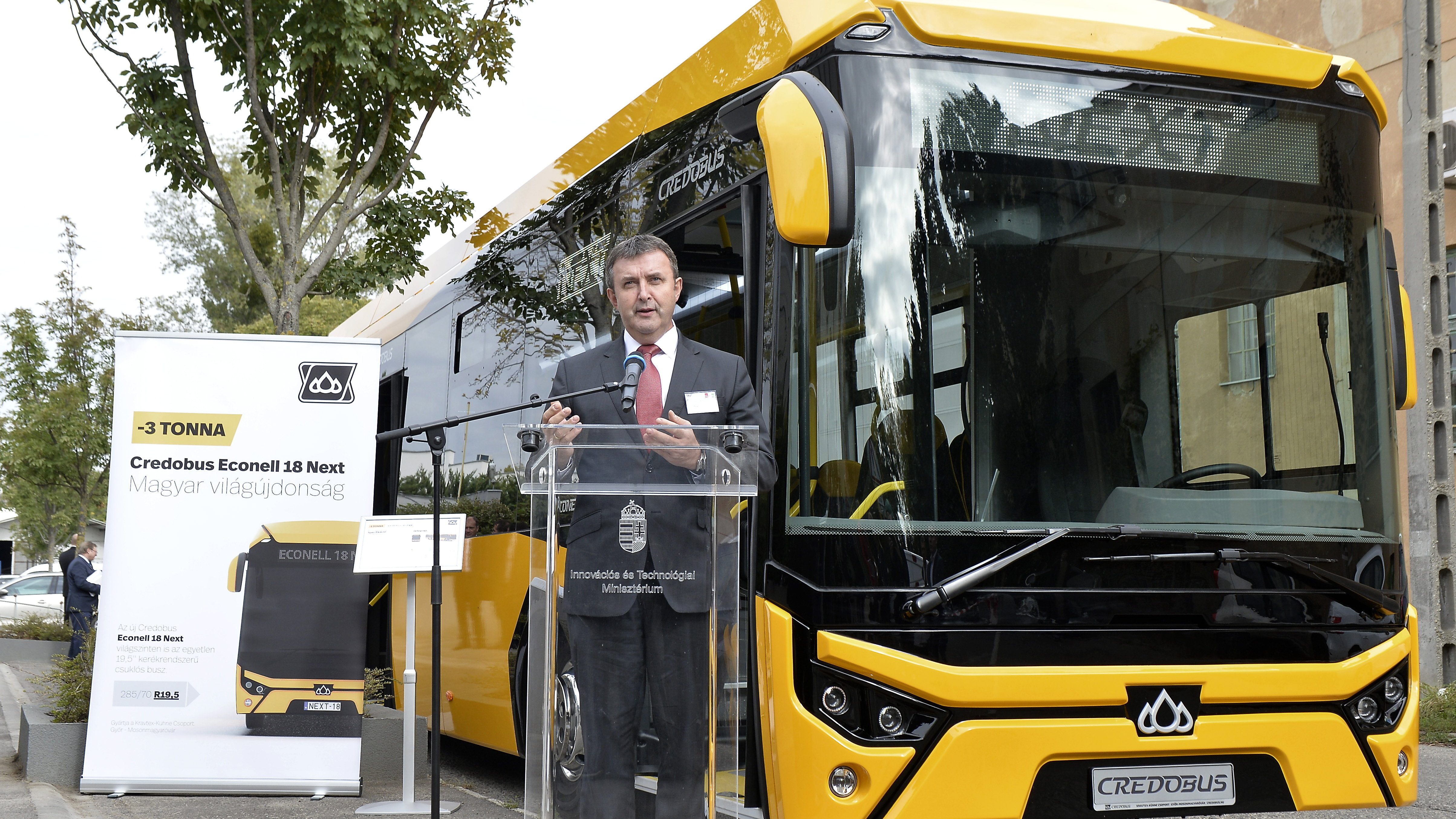 Palkovics azt ígéri, tíz éven belül környezetkímélőre cserélik az összes buszt