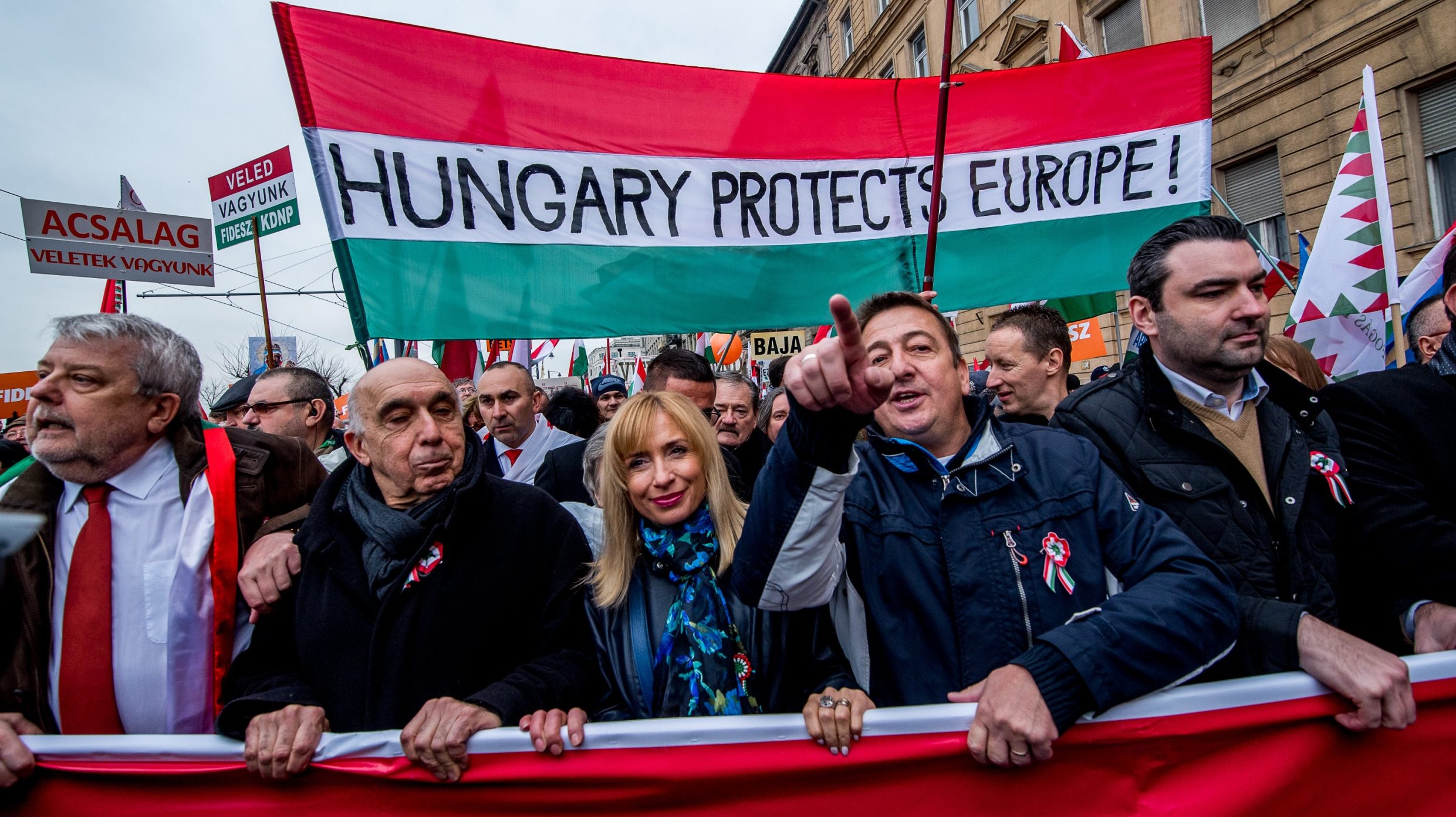 Állami cég kormánytisztviselője toborzott résztvevőket a Békemenetre munkaidőben