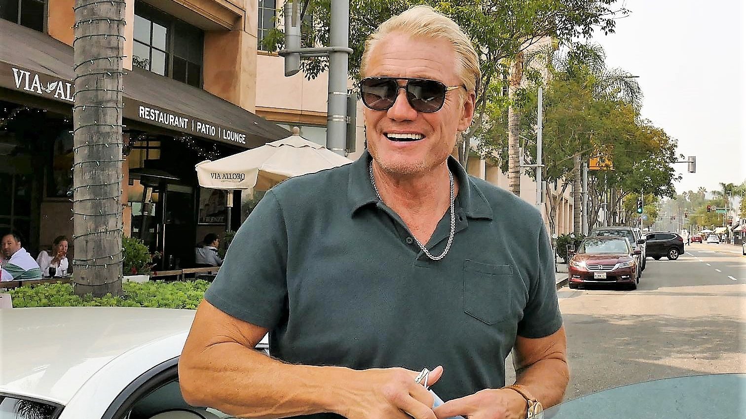 Dolph Lundgren hosszú és vöröses hajkoronáját látva próbálunk észhez térni