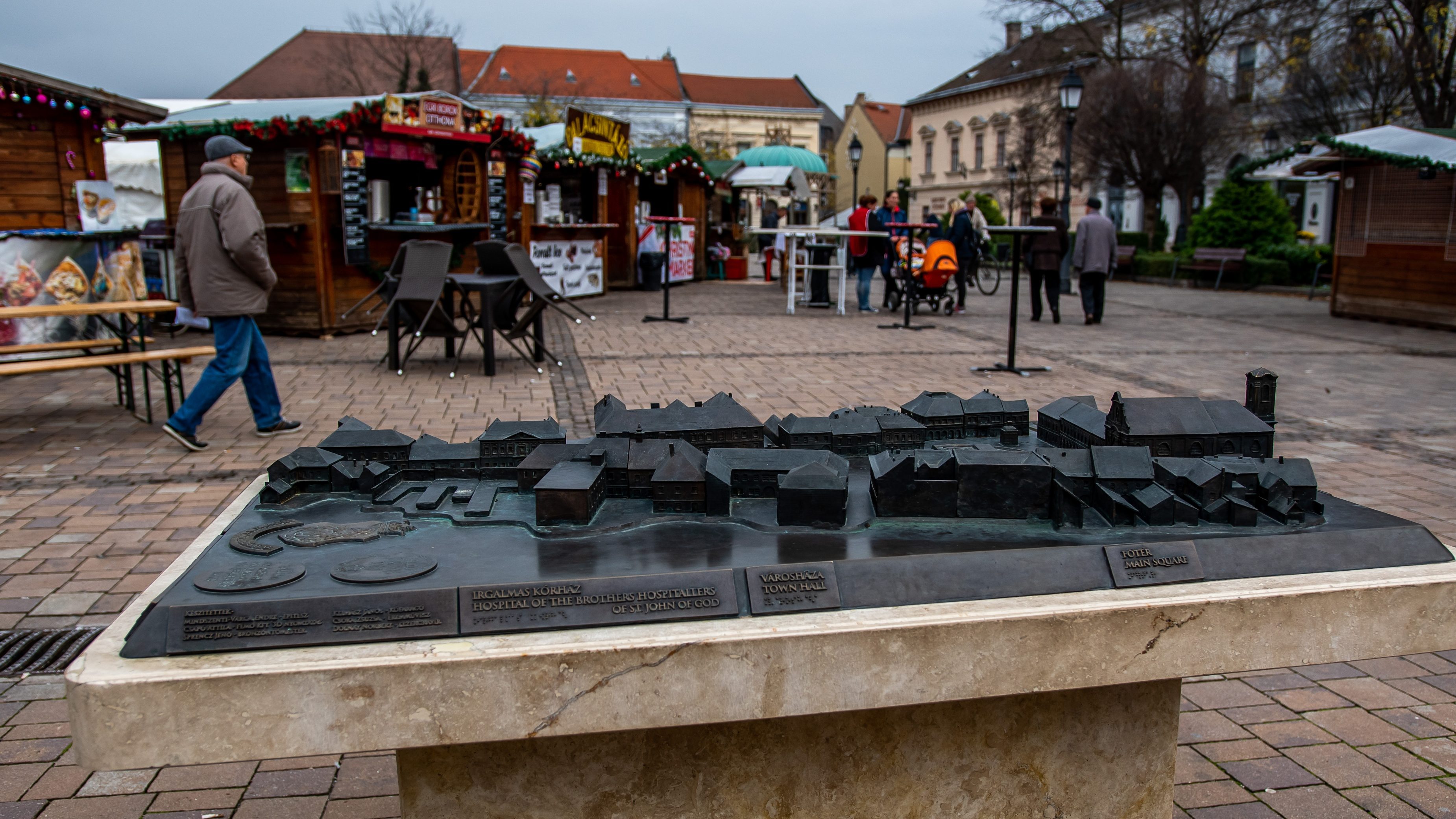 Száz eljárás indult a járókelőket zaklató váci útonálló ellen