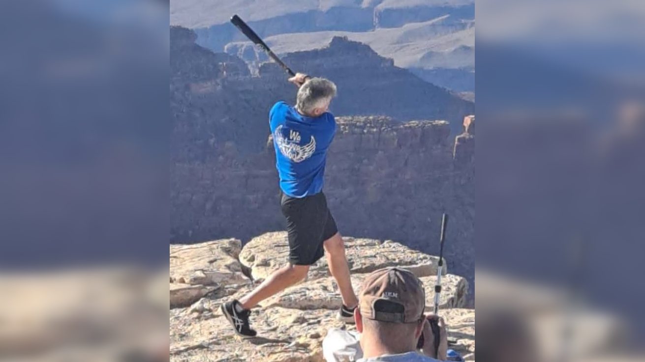 Egy baseball labdát ütött be a Grand Canyonba, szövetségi nyomozás indult ellene