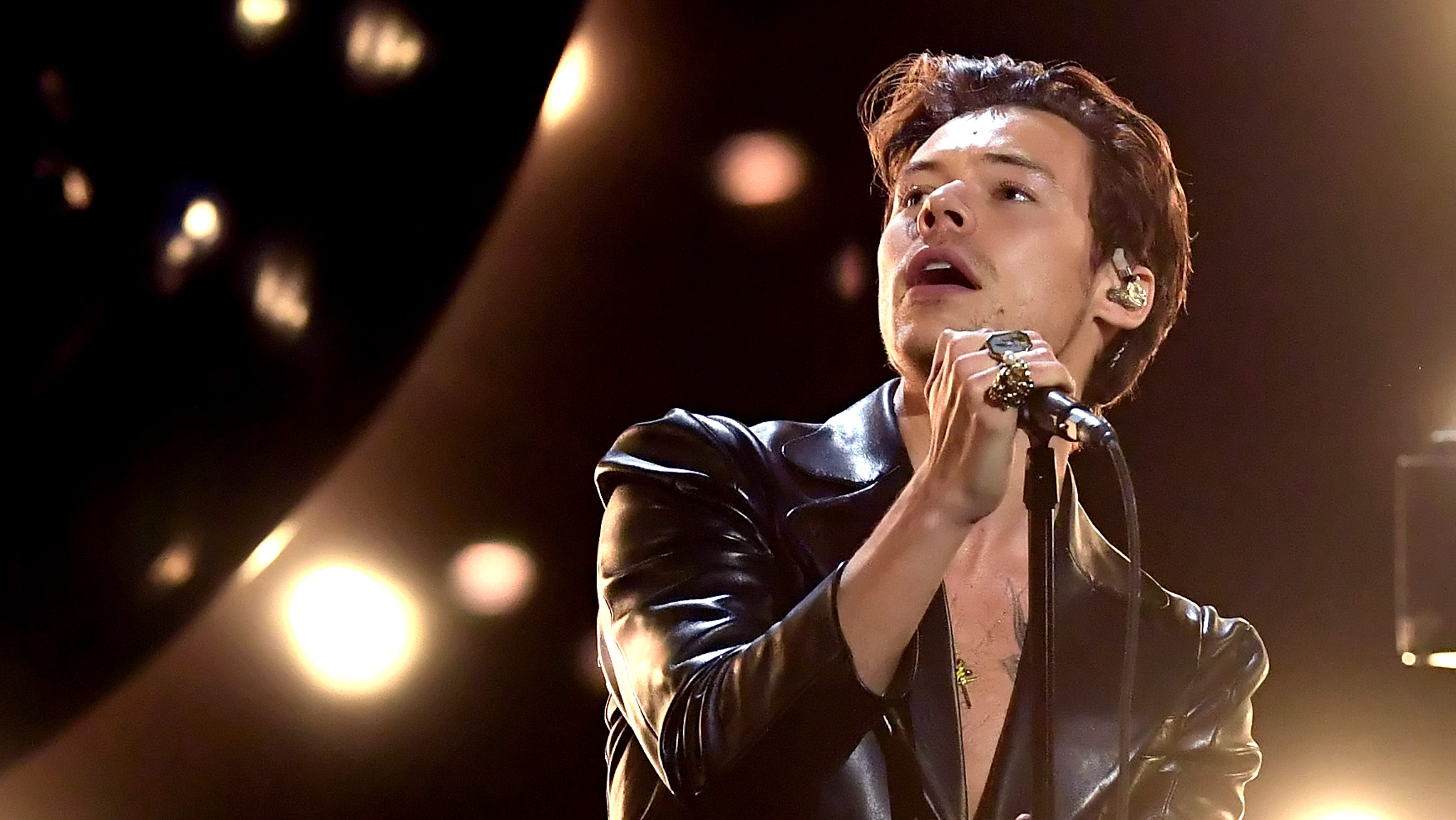 Harry Styles egy koncertjén segített coming outolni rajongójának