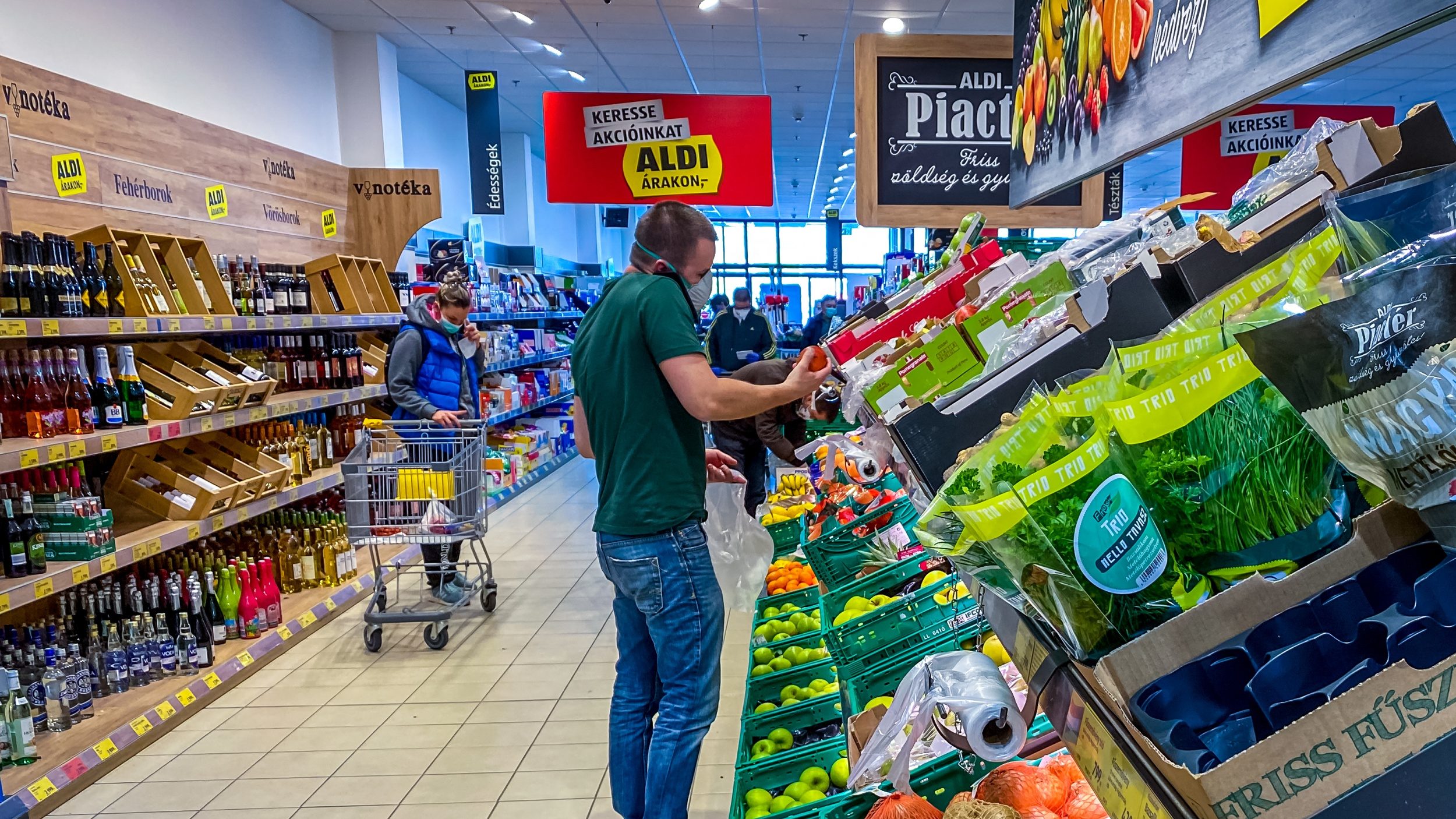 Fele annyit tud vásárolni a magyar lakos, mint az európai átlag