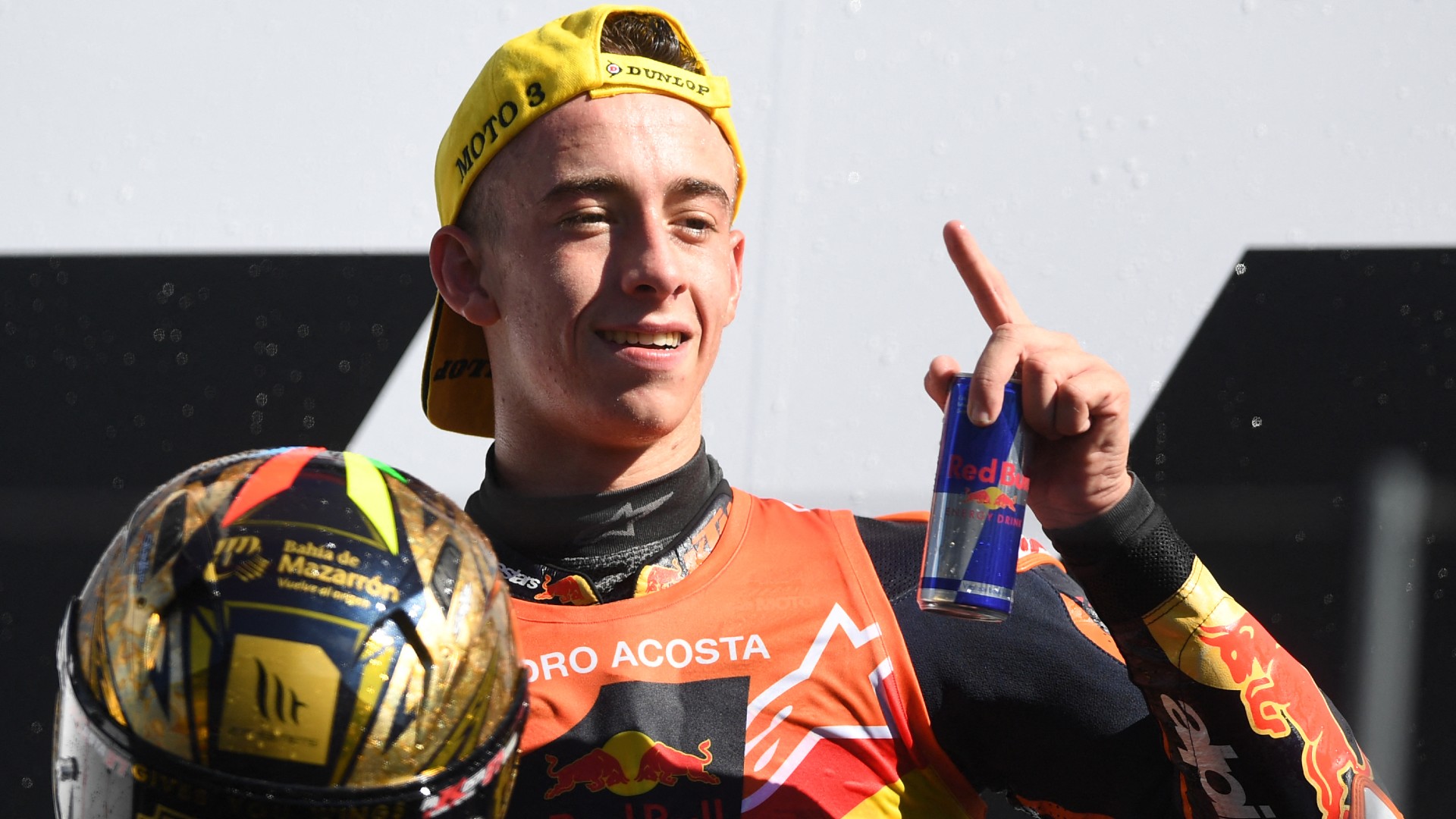 Drámai utolsó kör után a 17 éves újonc lett a Moto3 világbajnoka