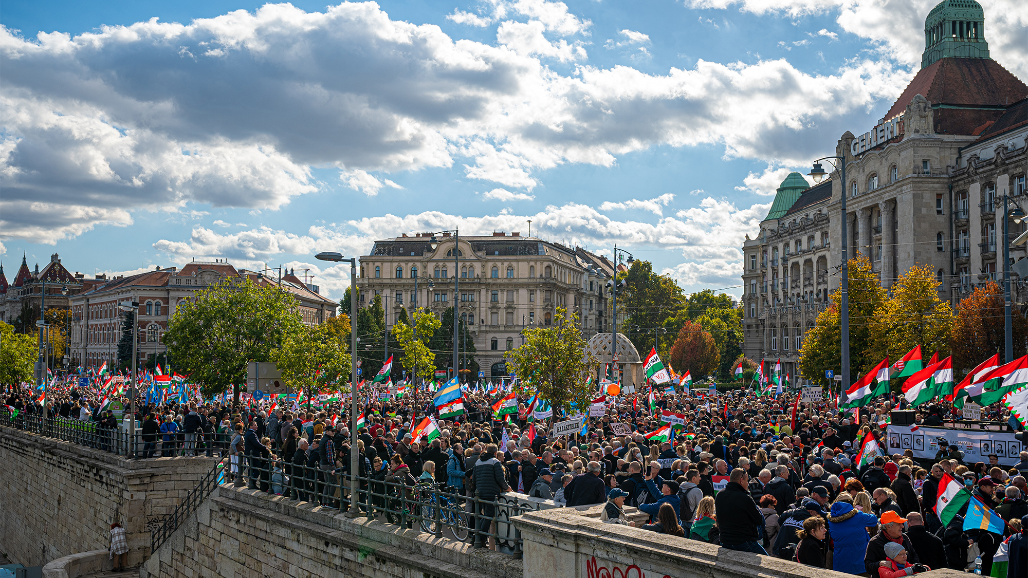 Hogy szorongunk a teljesítménykényszer miatt, megmagyarázza a Békemenet tömegeit?