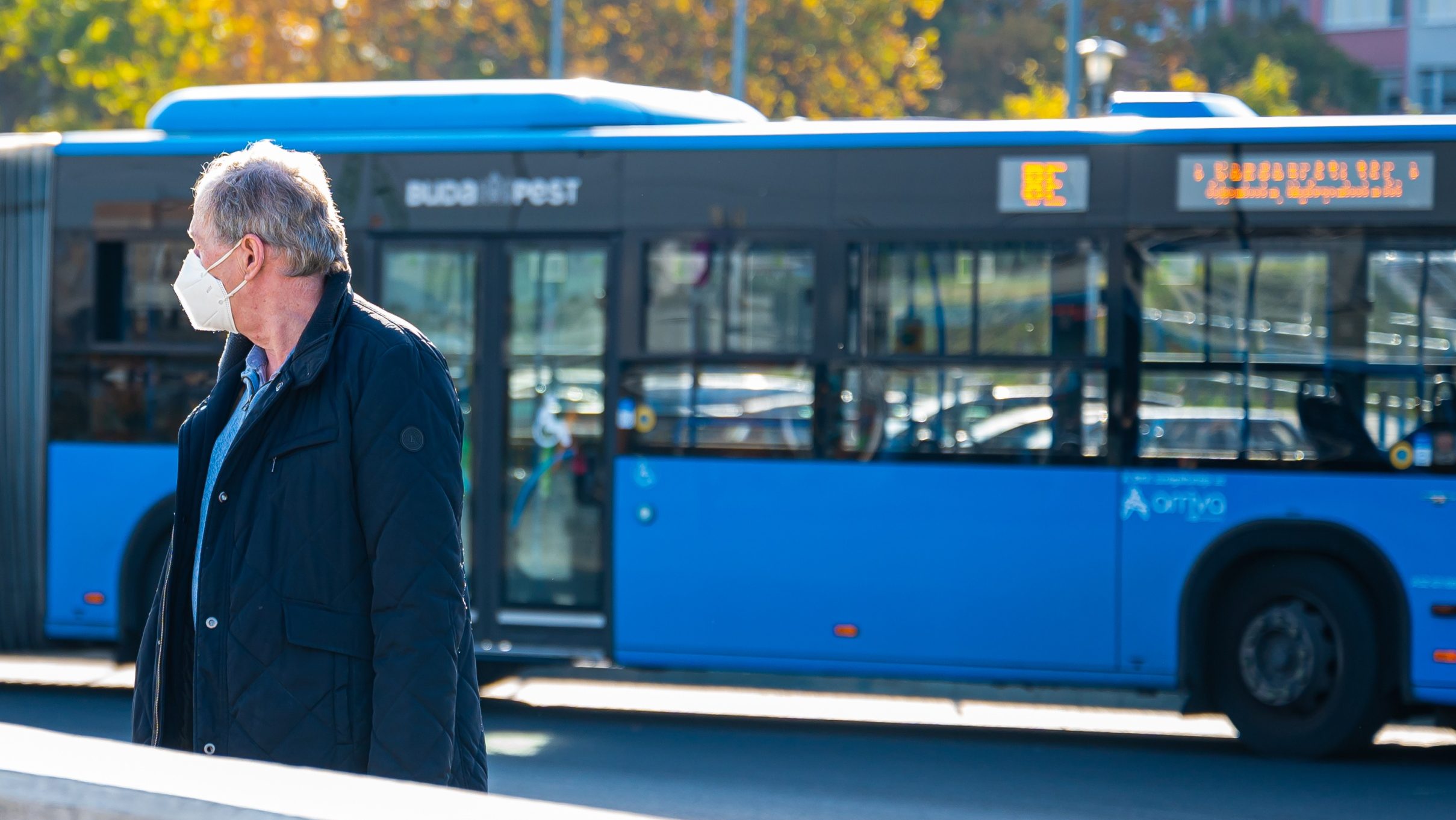 Hétfőtől újabb helyen kötelező a maszkviselés