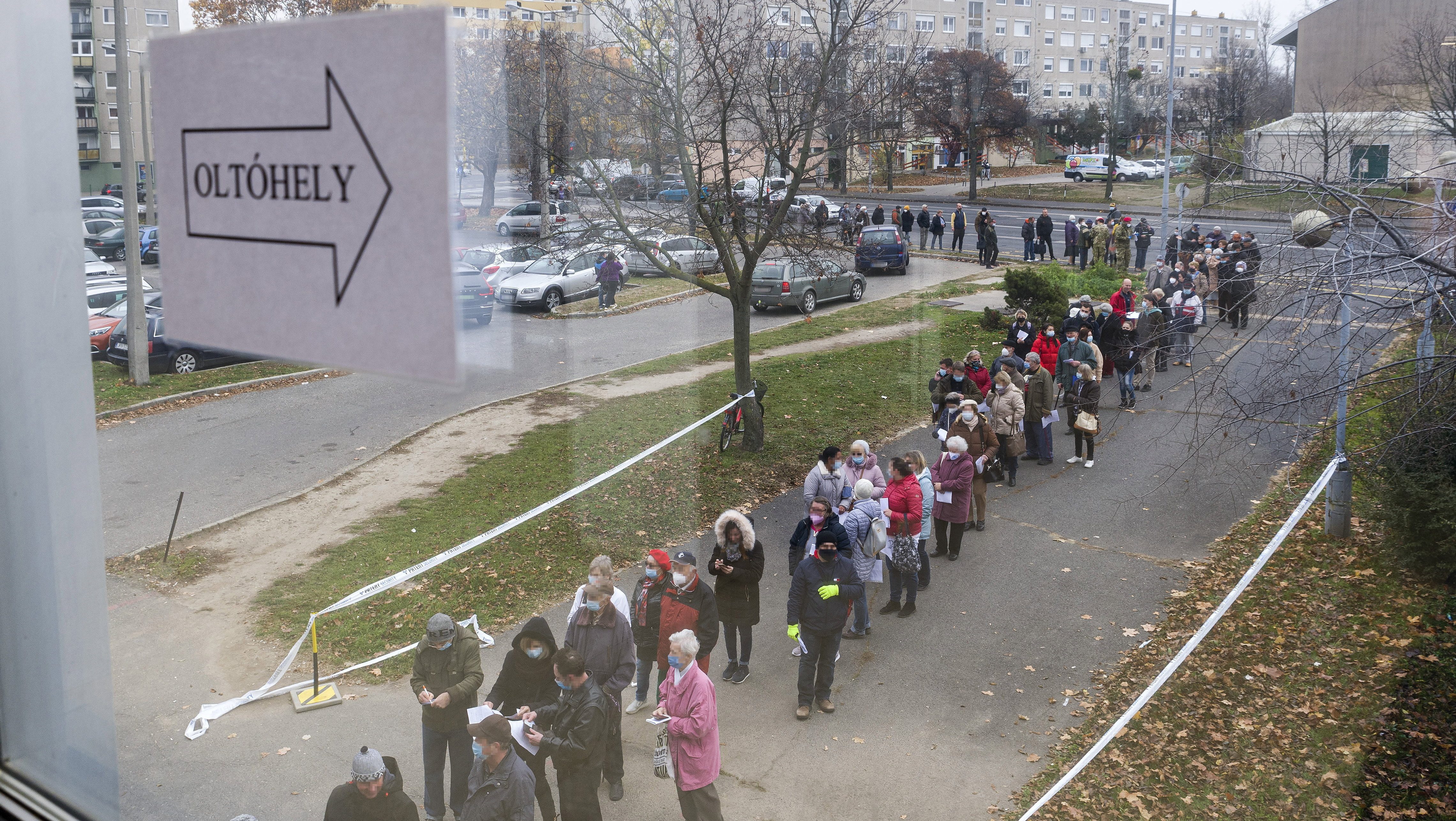 Több száz polgárőr állt szolgálatba az oltópontokon