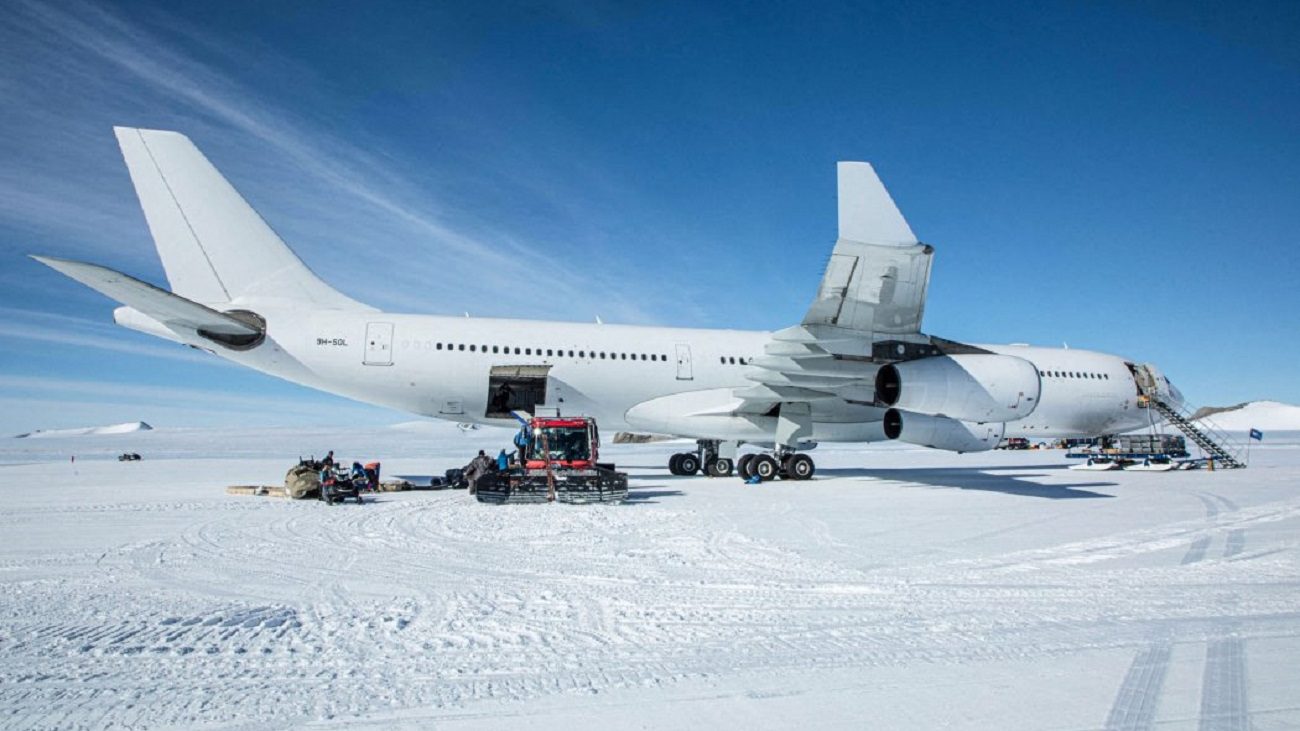 Egy hatalmas Airbus landolt az Antarktisz jegén