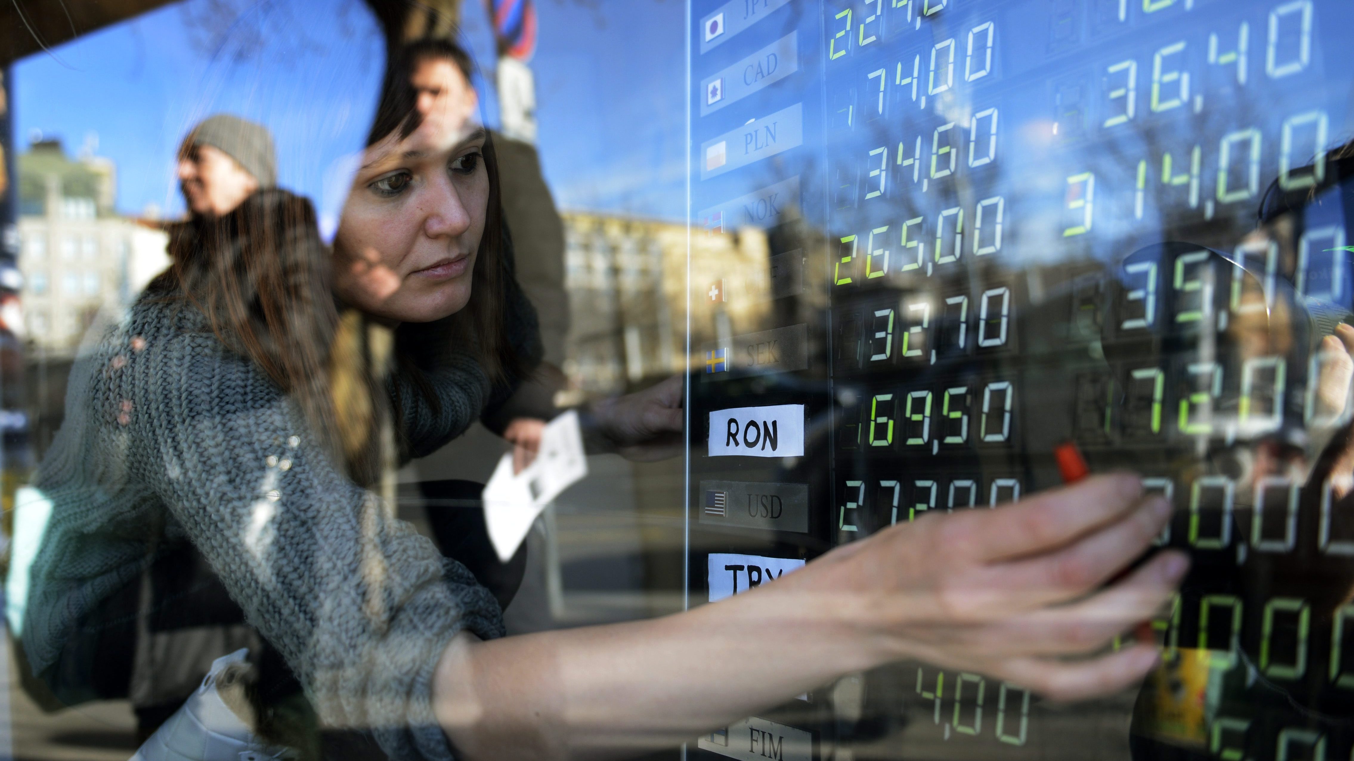 Kicsit erősödött a forint szerda reggel