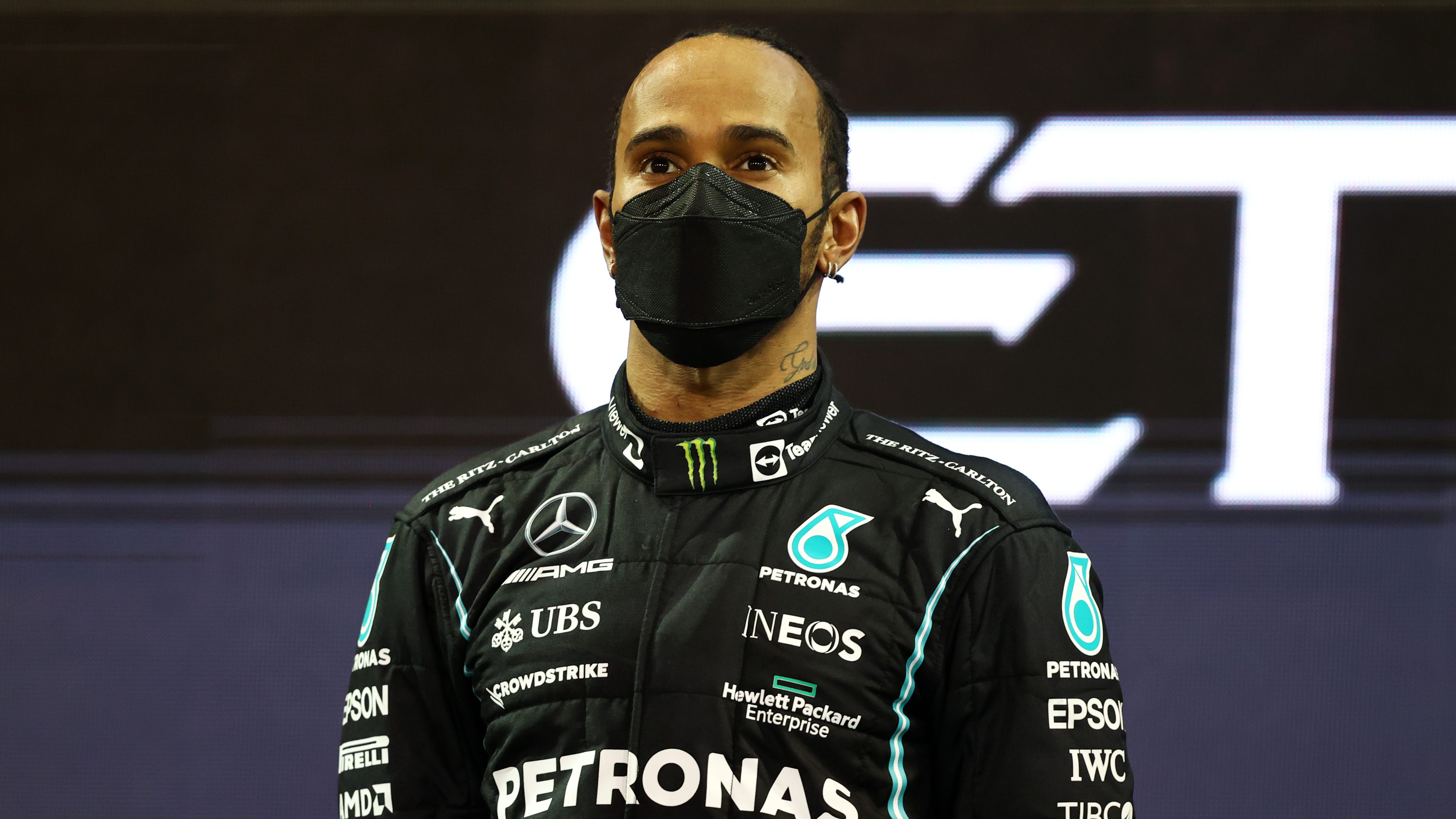 Három nappal a világbajnoki cím eldőlése után lovaggá ütik Lewis Hamilton