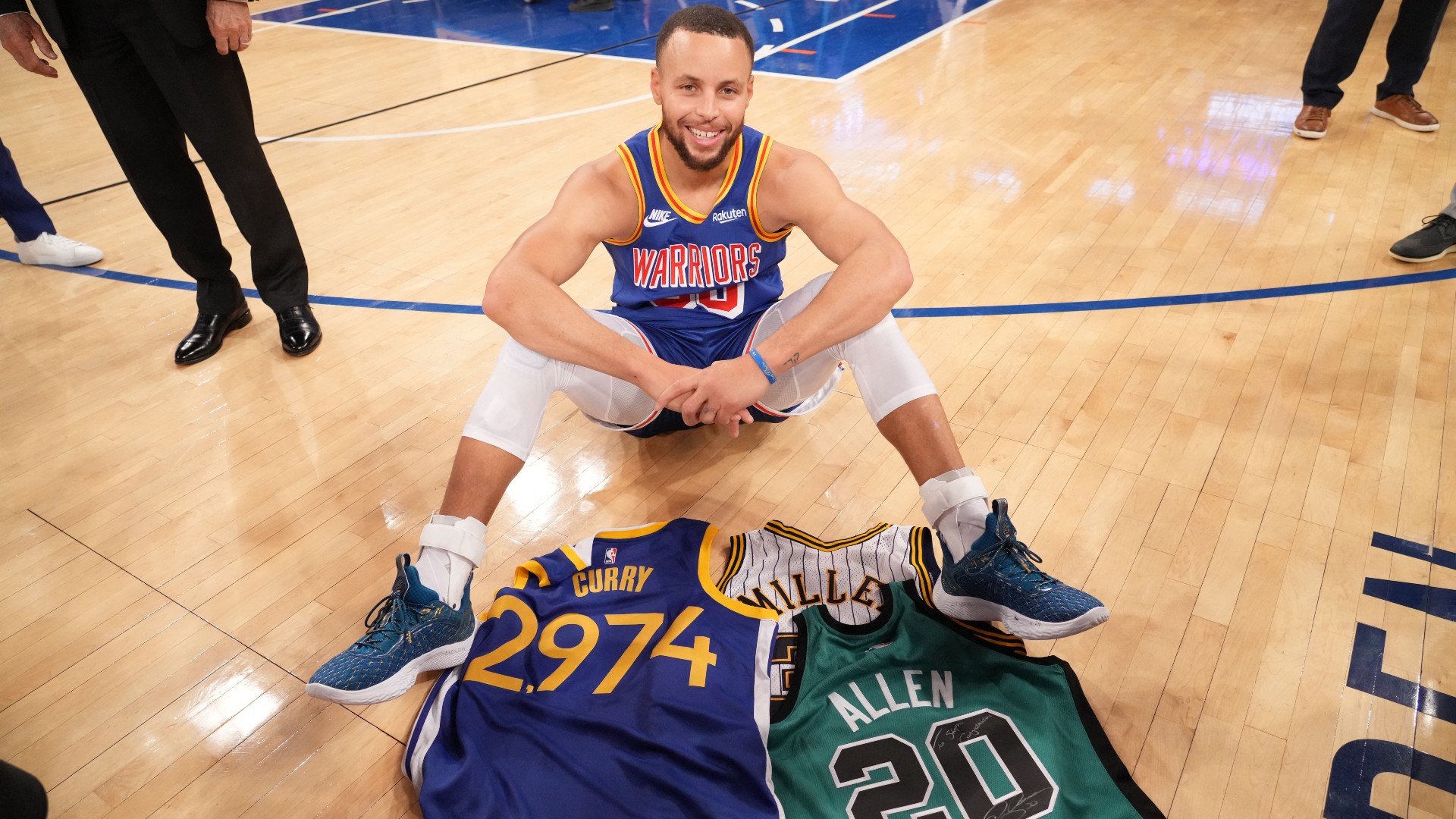 Amikor az egész csarnok az ellenfél játékosát ünnepli: Steph Curry lett az NBA triplakirálya