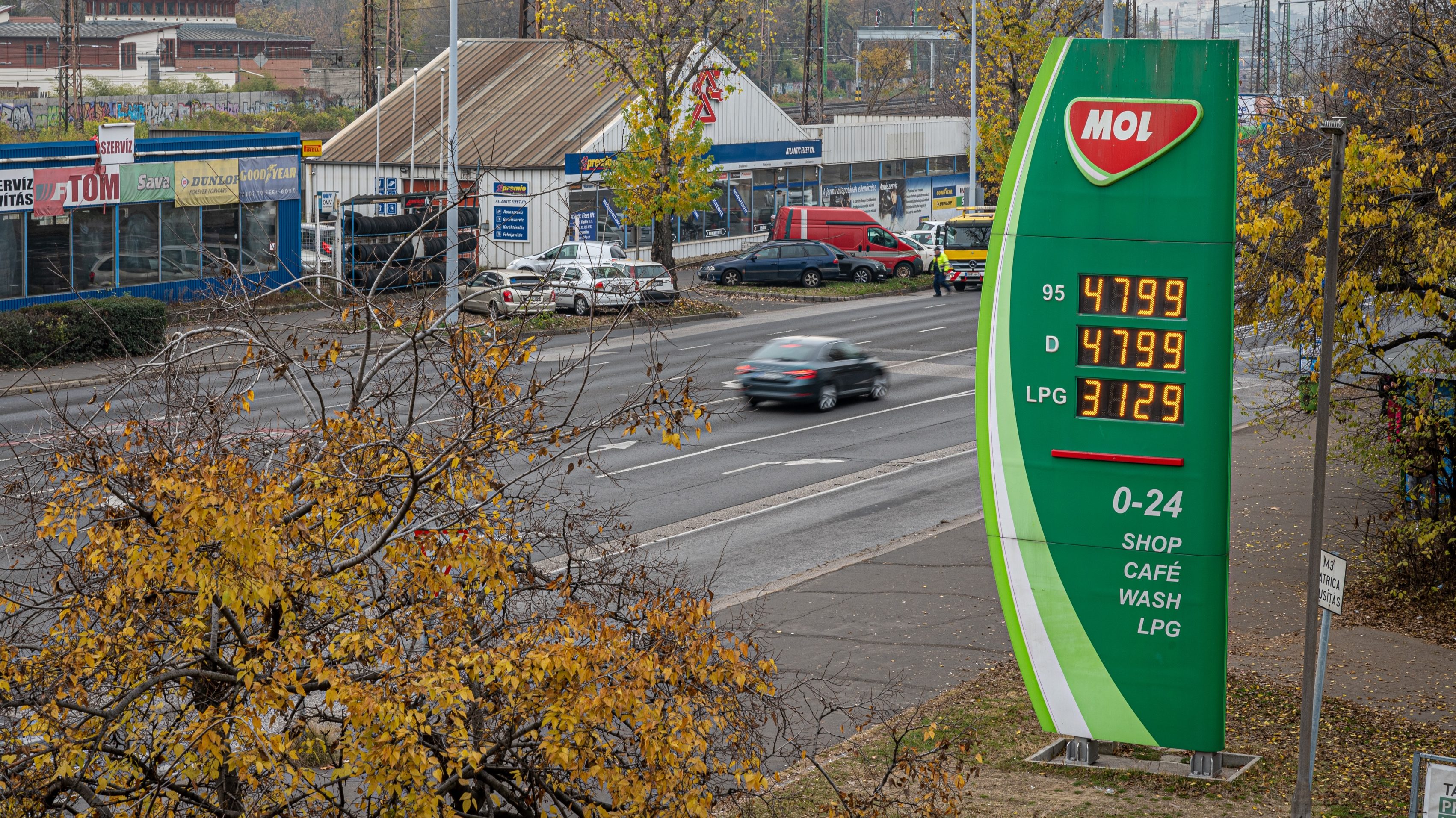 Megint drágább lesz a benzin