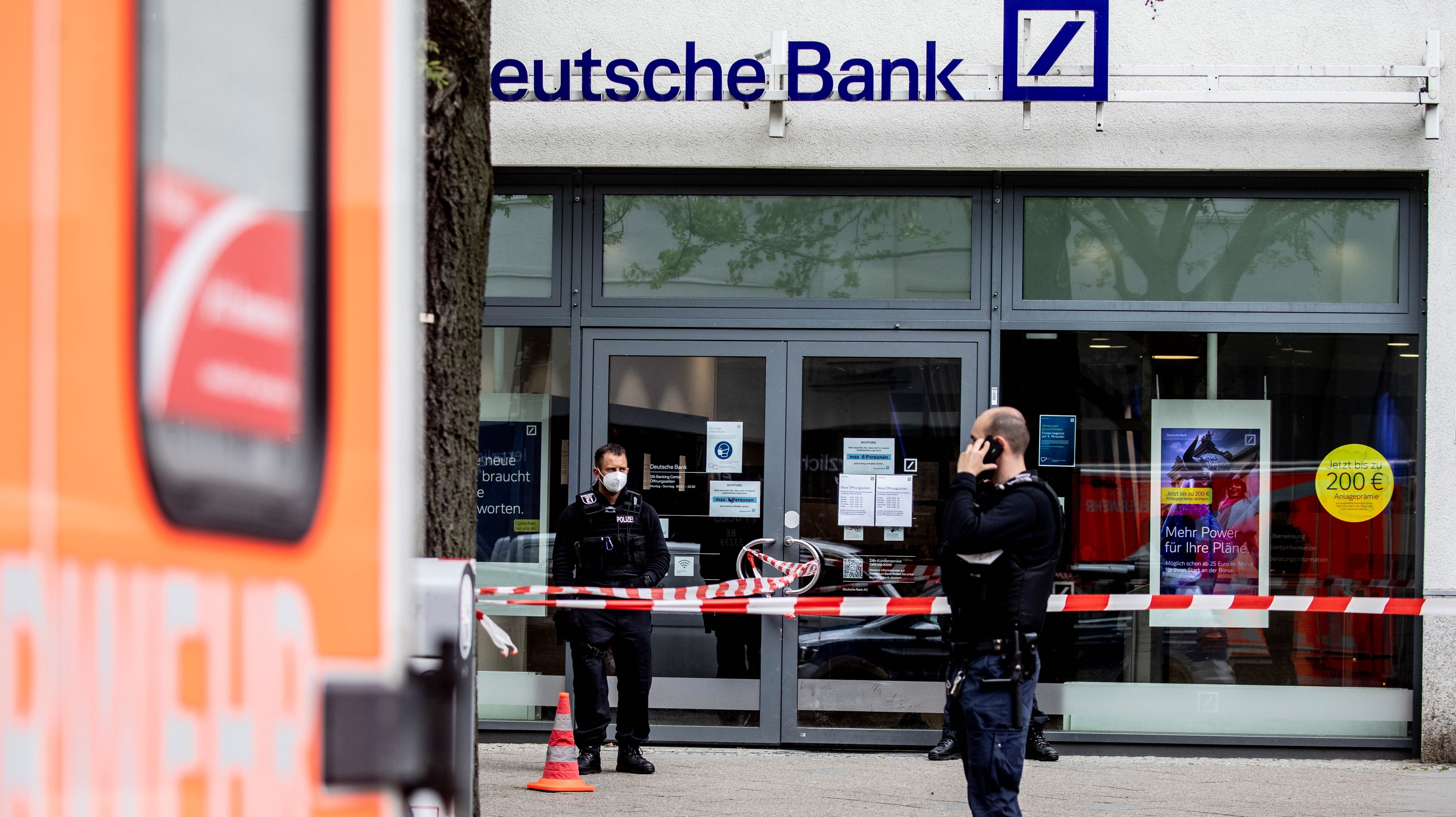 Németország: Egyes bankokba már nem mehetnek be az oltatlanok, marad az automata