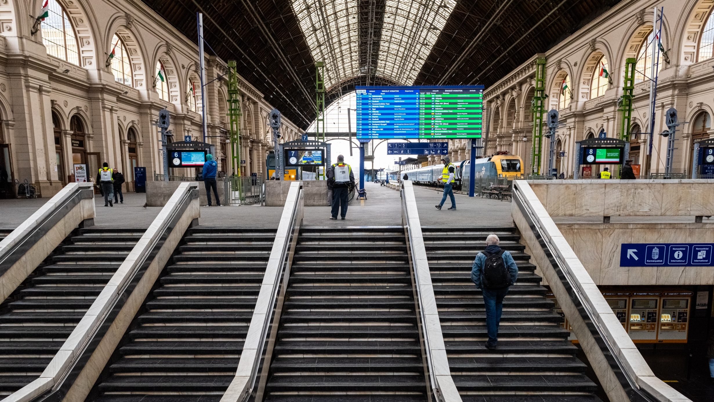 Tűz ütött ki, leáll a Keleti: átmenetileg nem indít és nem fogad vonatokat a pályaudvar