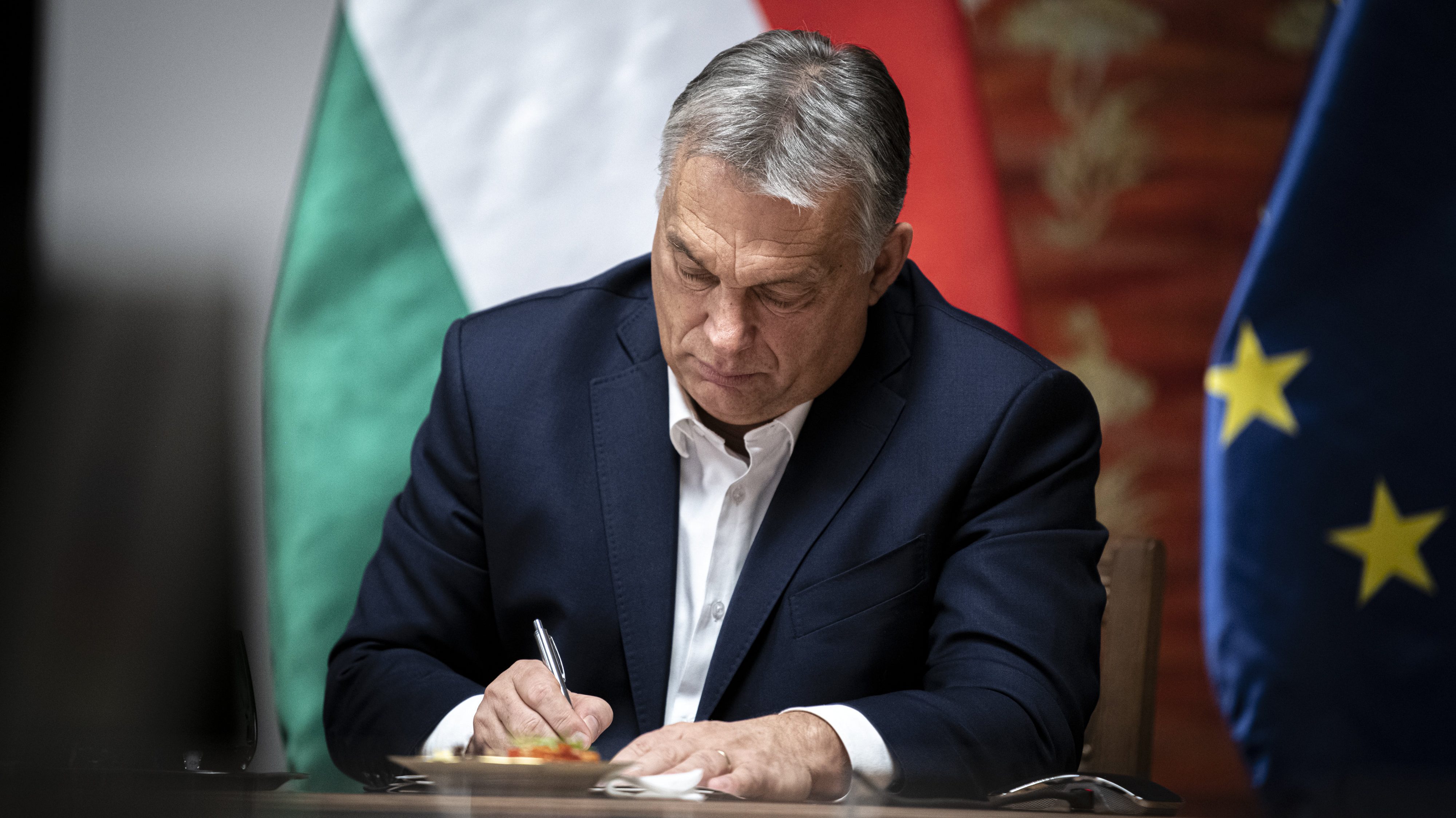 Orbán: Ma az európaiaknak nincs joguk hazájukhoz, nyelvükhöz, kultúrájukhoz, családjukhoz és Istenükhöz