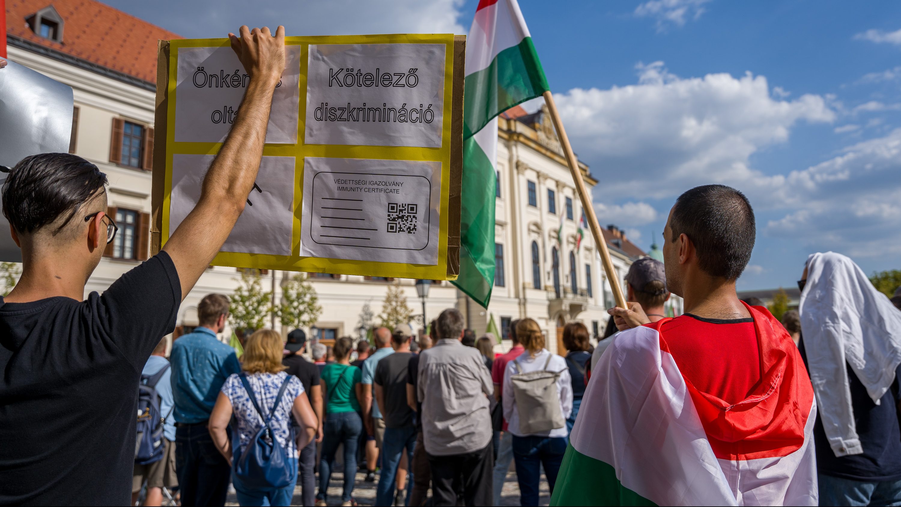 Munkáltató által elrendelhető kötelező oltás: De ki felel, ha a dolgozó rosszul lesz?