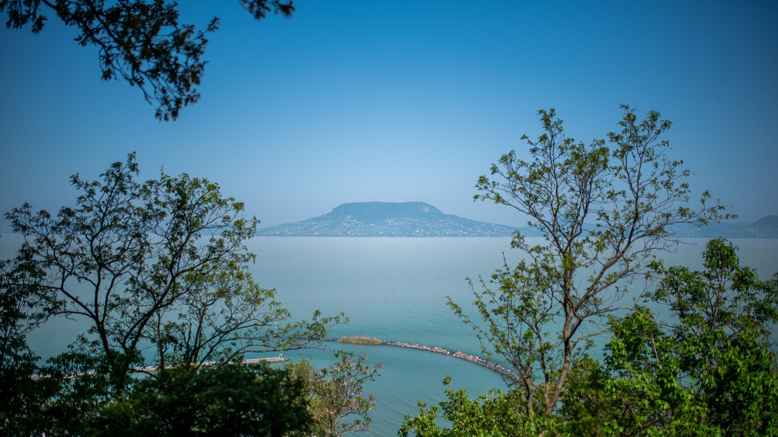 Újabb óriáskikötő borzolja a kedélyeket a Balatonnál