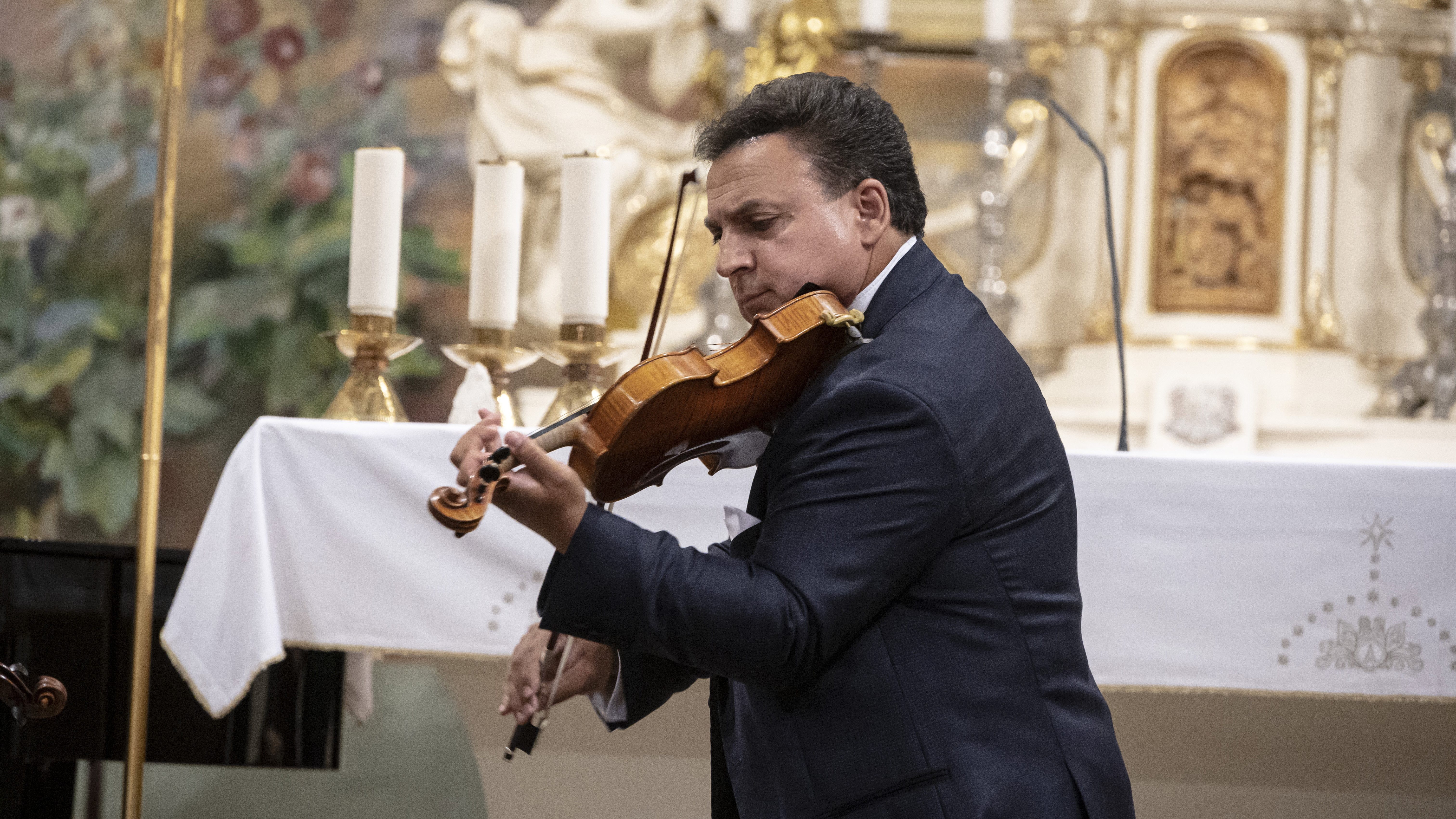 Mága Zoltán újévi koncertjére osztogatnak ingyenjegyeket fideszes képviselők