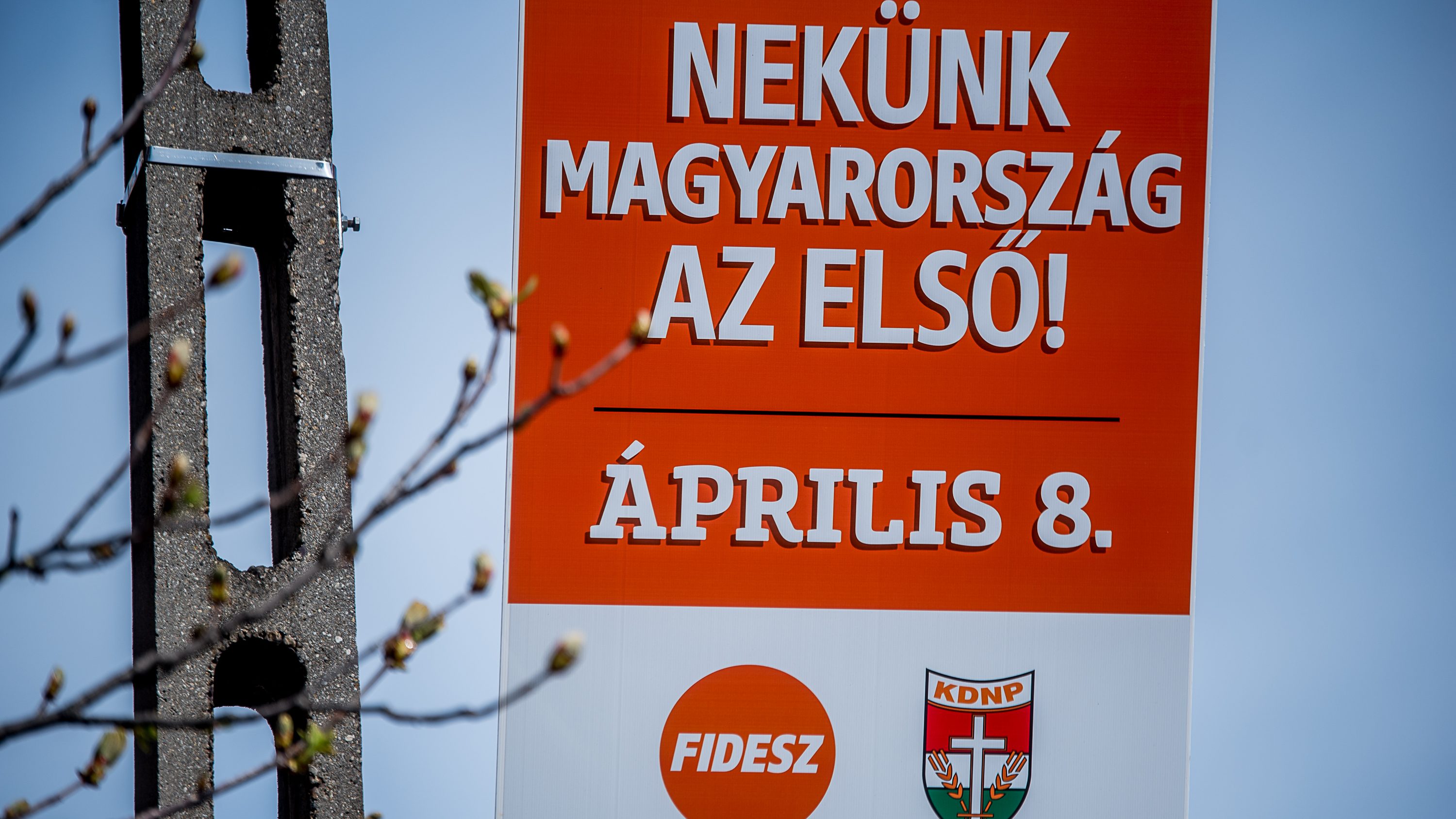 Akár négyszer annyi plakáthely juthat a Fidesznek, mint az ellenzéknek a választási kampányban