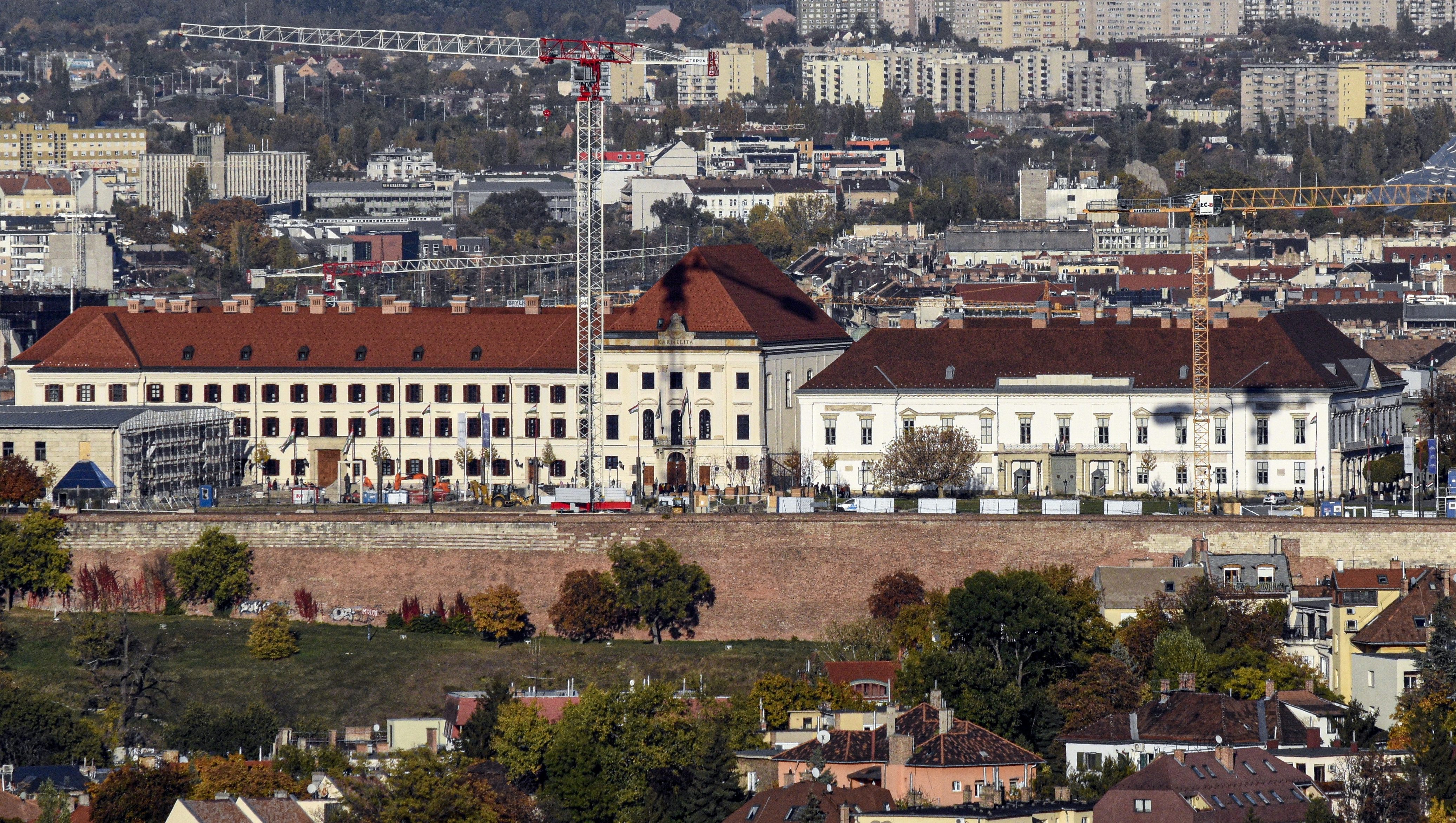 Valaki bejutott egy zárt rendőrségi területre a Budai Vár közelében, a TEK is kivonult a helyszínre